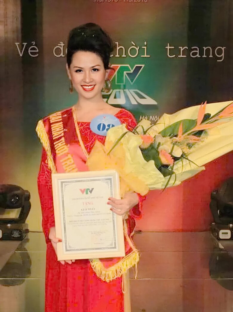 Chân dung BTV có pha xử lý tinh tế trong buổi diễu binh: Đoạt giải nhất cuộc thi nhan sắc, từng dẫn Thời sự 19h - ảnh 6