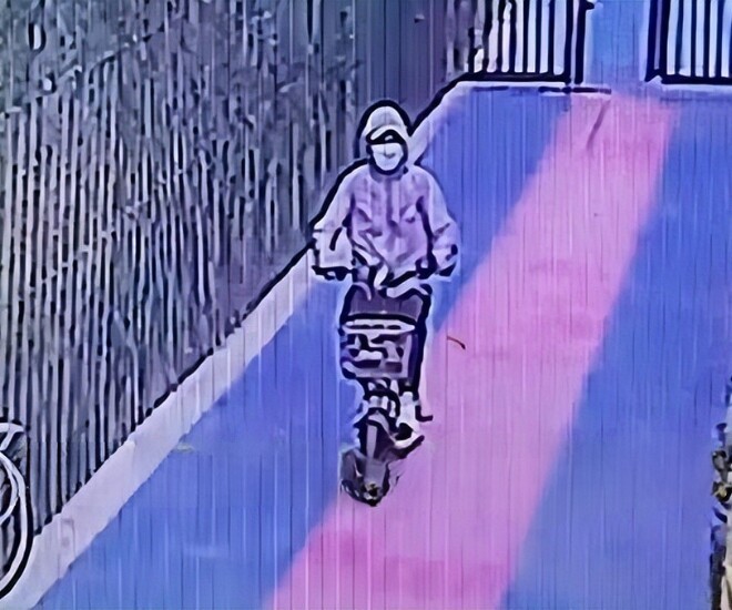 Camera trường học ghi lại cảnh một người đàn ông giả làm ông nội đến đón cháu, cái kết khiến phụ huynh rùng mình - ảnh 3