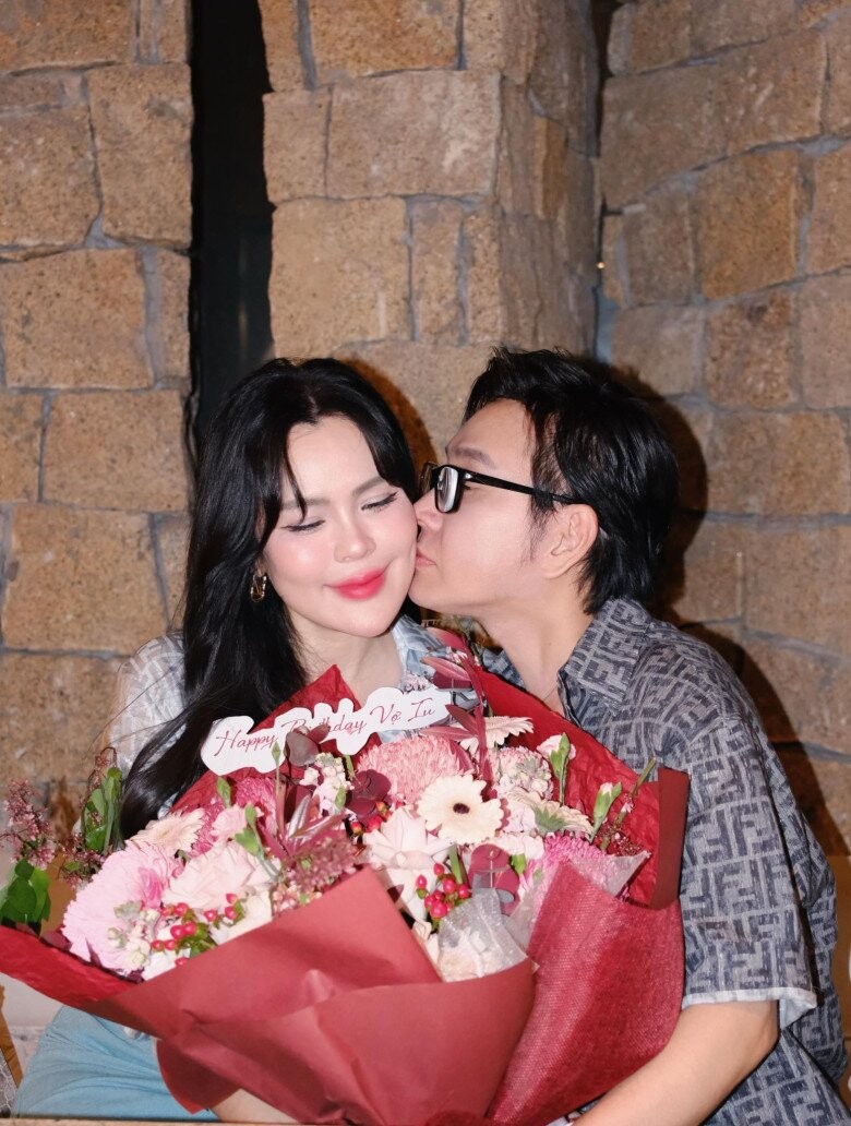 NSƯT Vũ Luân rơi nước mắt khi lên chức bố, Hoa hậu Phương Lê tiết lộ phản ứng của 3 con khi mẹ mang thai - ảnh 1