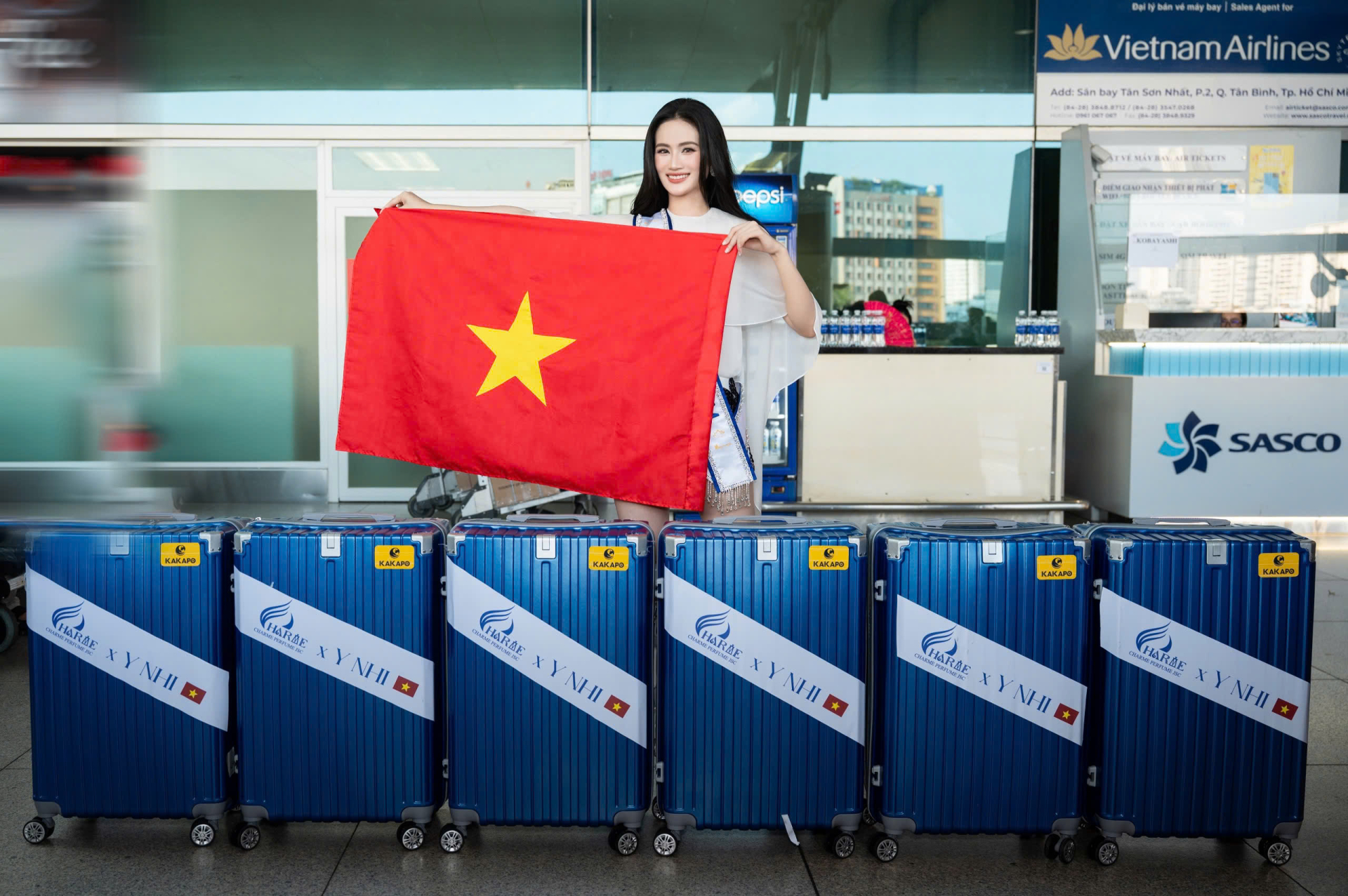 Hoa hậu Ý Nhi mang hơn 160 kg hành lý đến Ấn Độ thi Miss World - ảnh 5