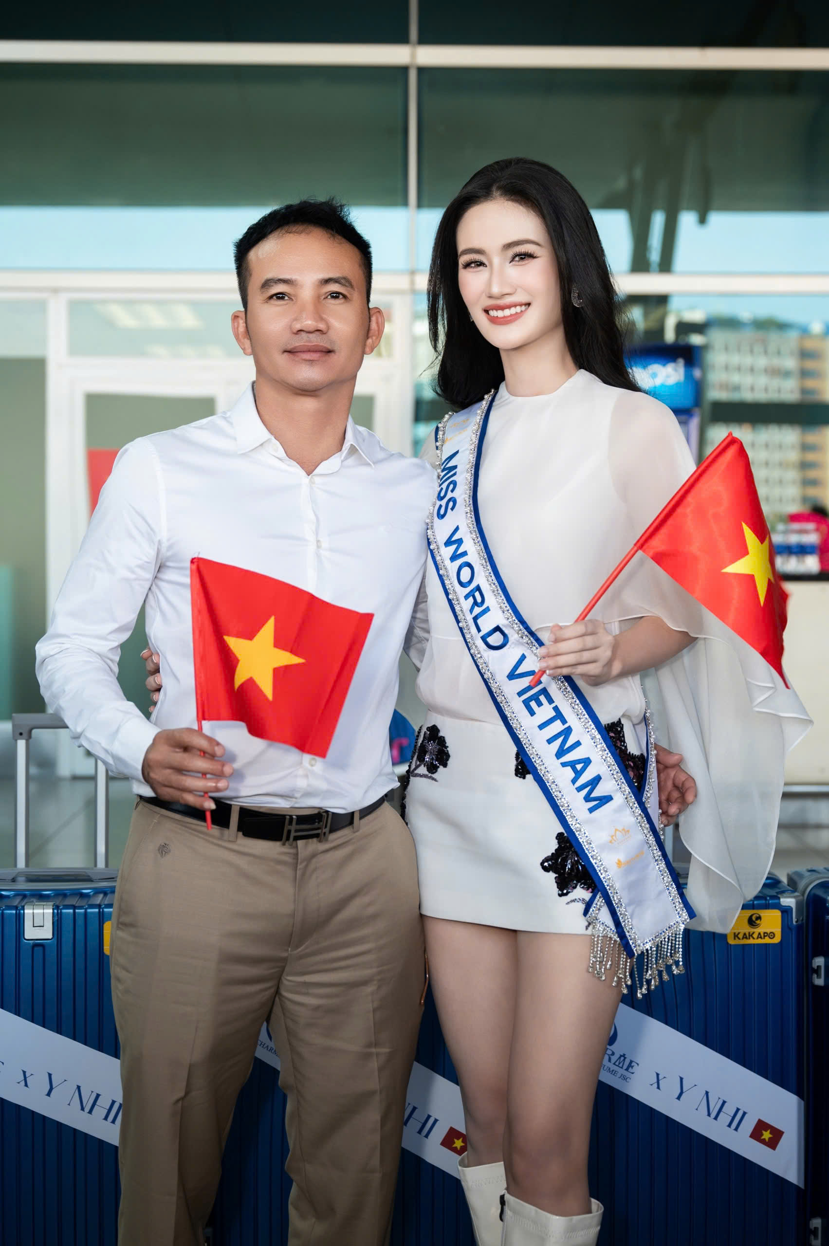 Hoa hậu Ý Nhi mang hơn 160 kg hành lý đến Ấn Độ thi Miss World - ảnh 2