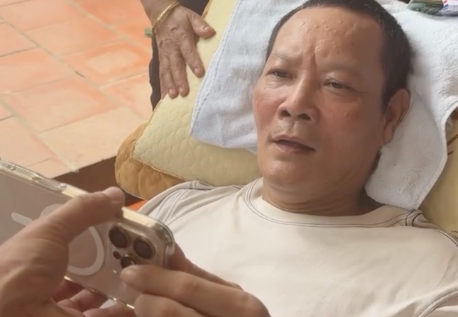 Diễn viên Thái Hòa bị liệt nửa người, chưa thể nói sau cơn đột quỵ, họ hàng phải quyên góp tiền chữa trị - ảnh 1