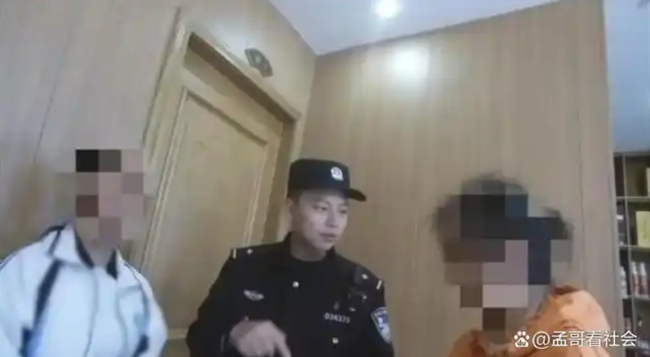 Thấy 2 mẹ con vào quán gọi món nhưng không ăn, chủ quán liền gọi cảnh sát, nhờ đó cứu cả một gia đình! - ảnh 2