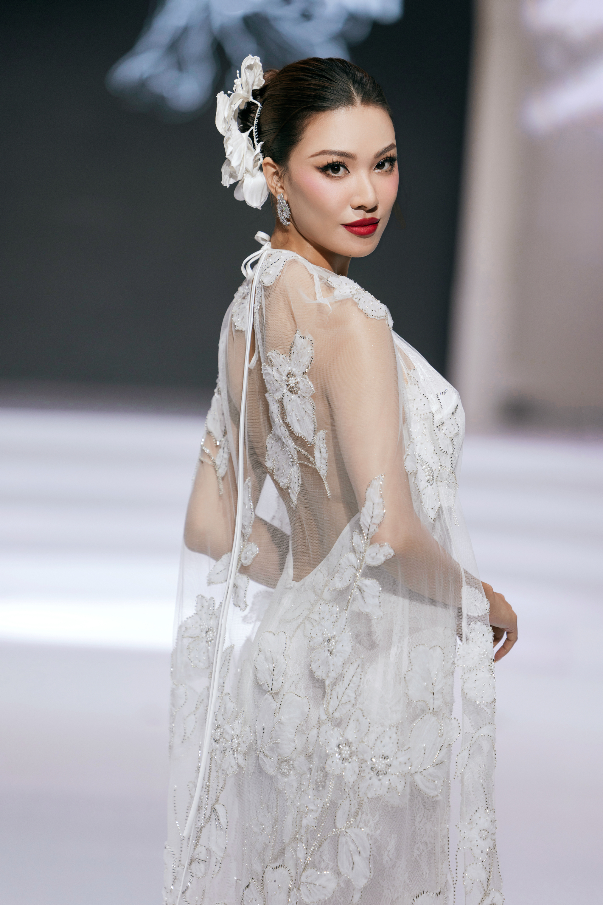 Vietnam Couture Fashion Week 2025 khép lại, giới thiệu sáng tạo của 3 NTK, thương hiệu tên tuổi - ảnh 6