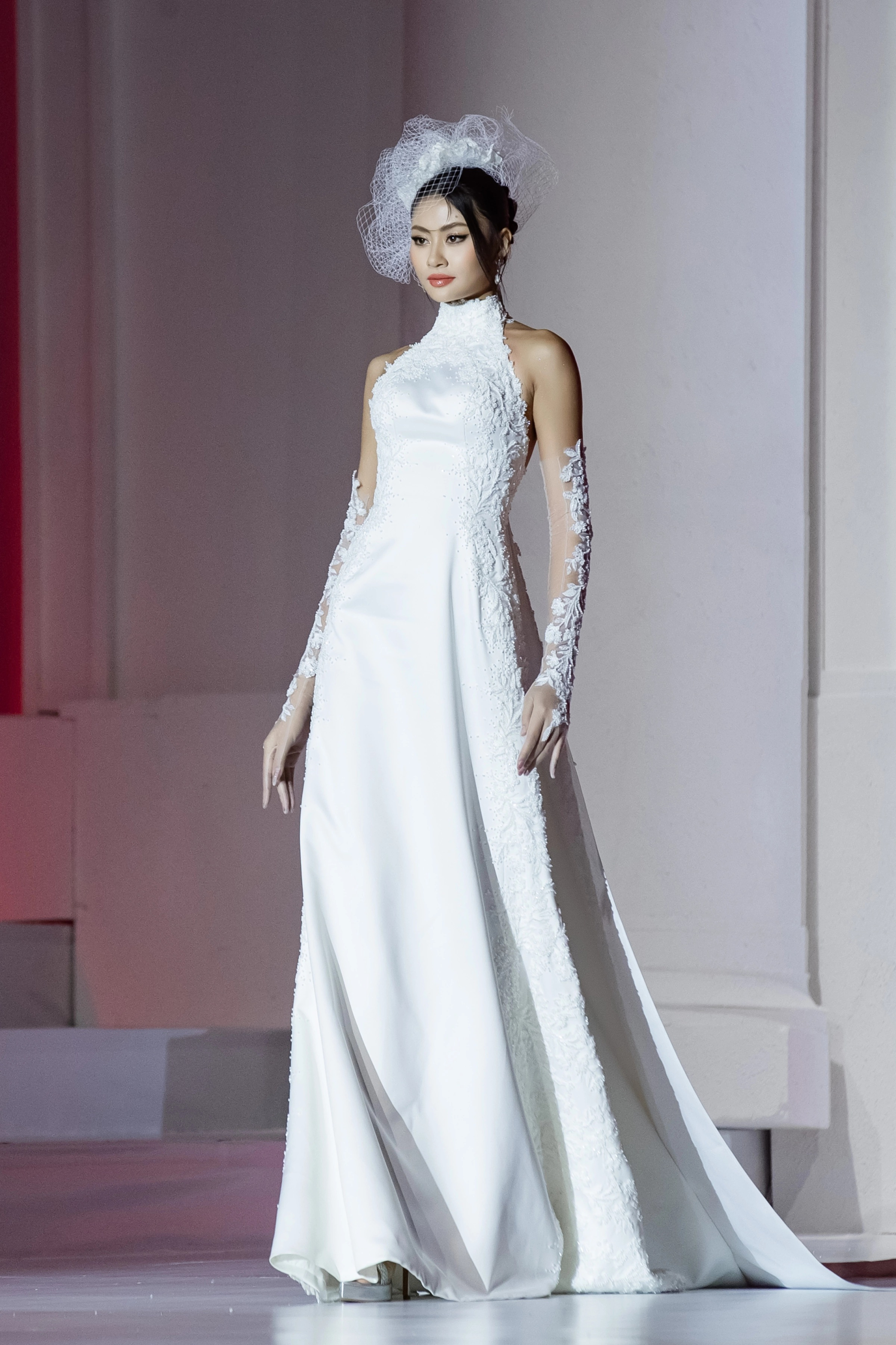 Vietnam Couture Fashion Week 2025 khép lại, giới thiệu sáng tạo của 3 NTK, thương hiệu tên tuổi - ảnh 2