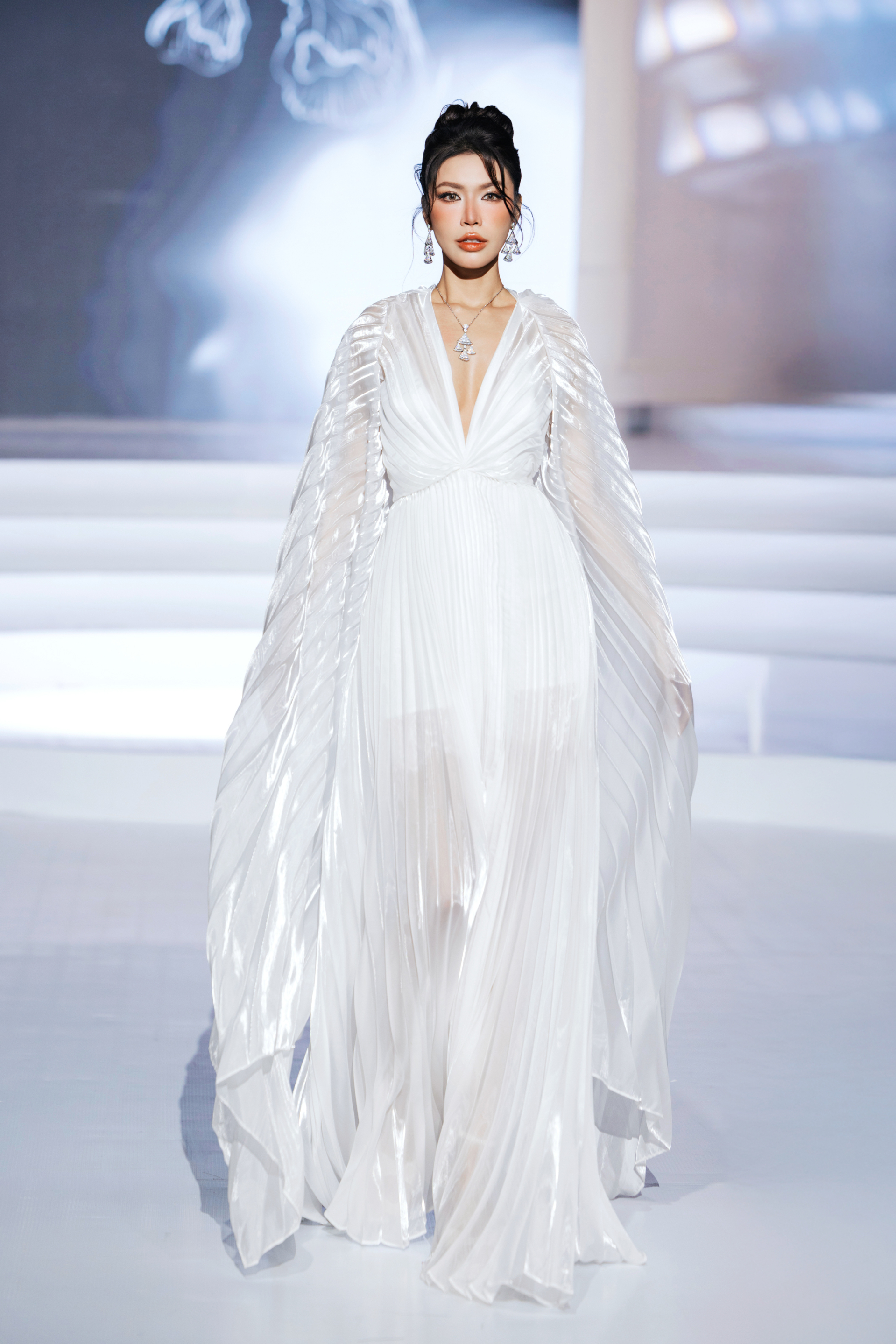 Vietnam Couture Fashion Week 2025 khép lại, giới thiệu sáng tạo của 3 NTK, thương hiệu tên tuổi - ảnh 5