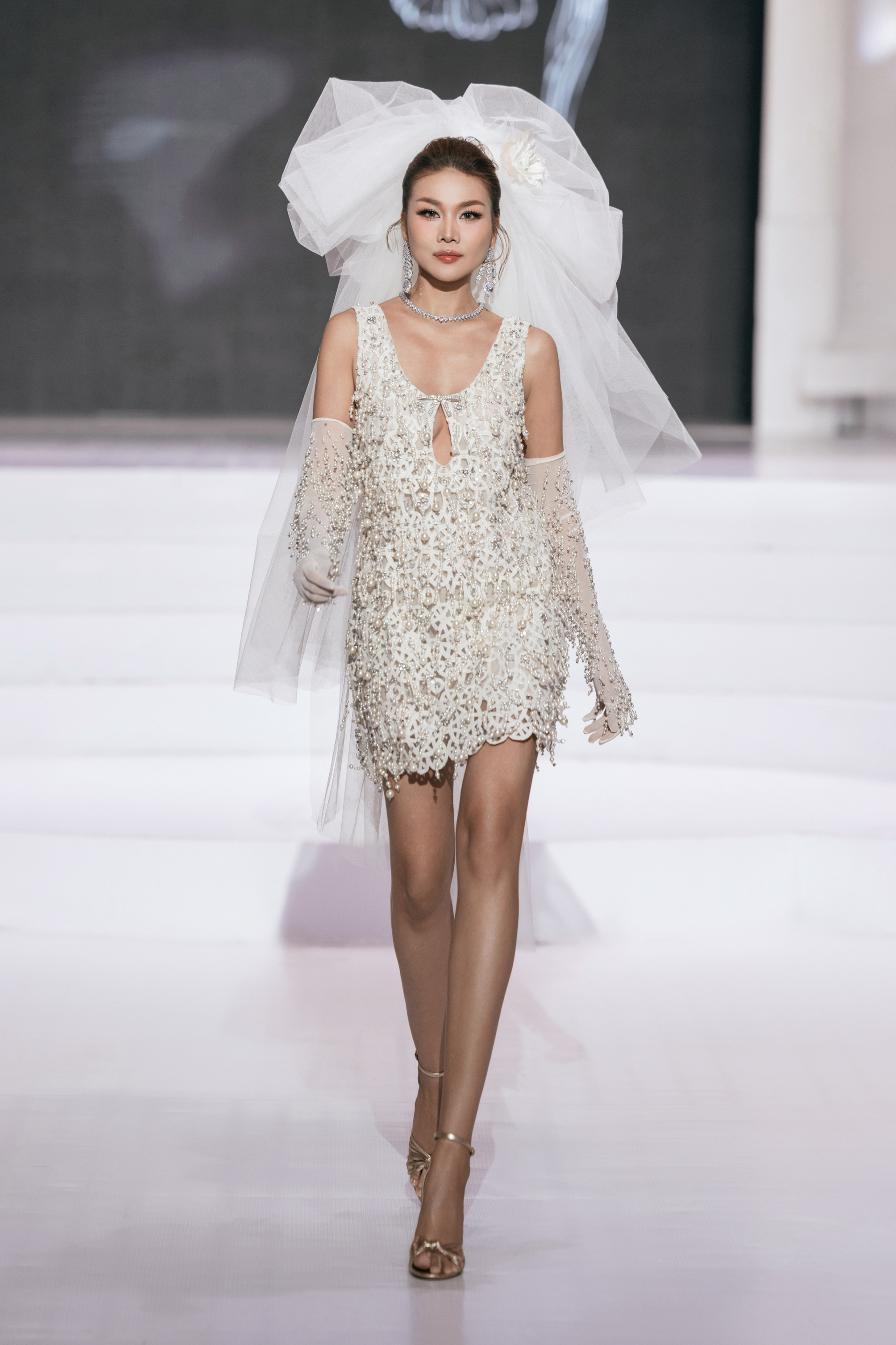 Vietnam Couture Fashion Week 2025 khép lại, giới thiệu sáng tạo của 3 NTK, thương hiệu tên tuổi - ảnh 7