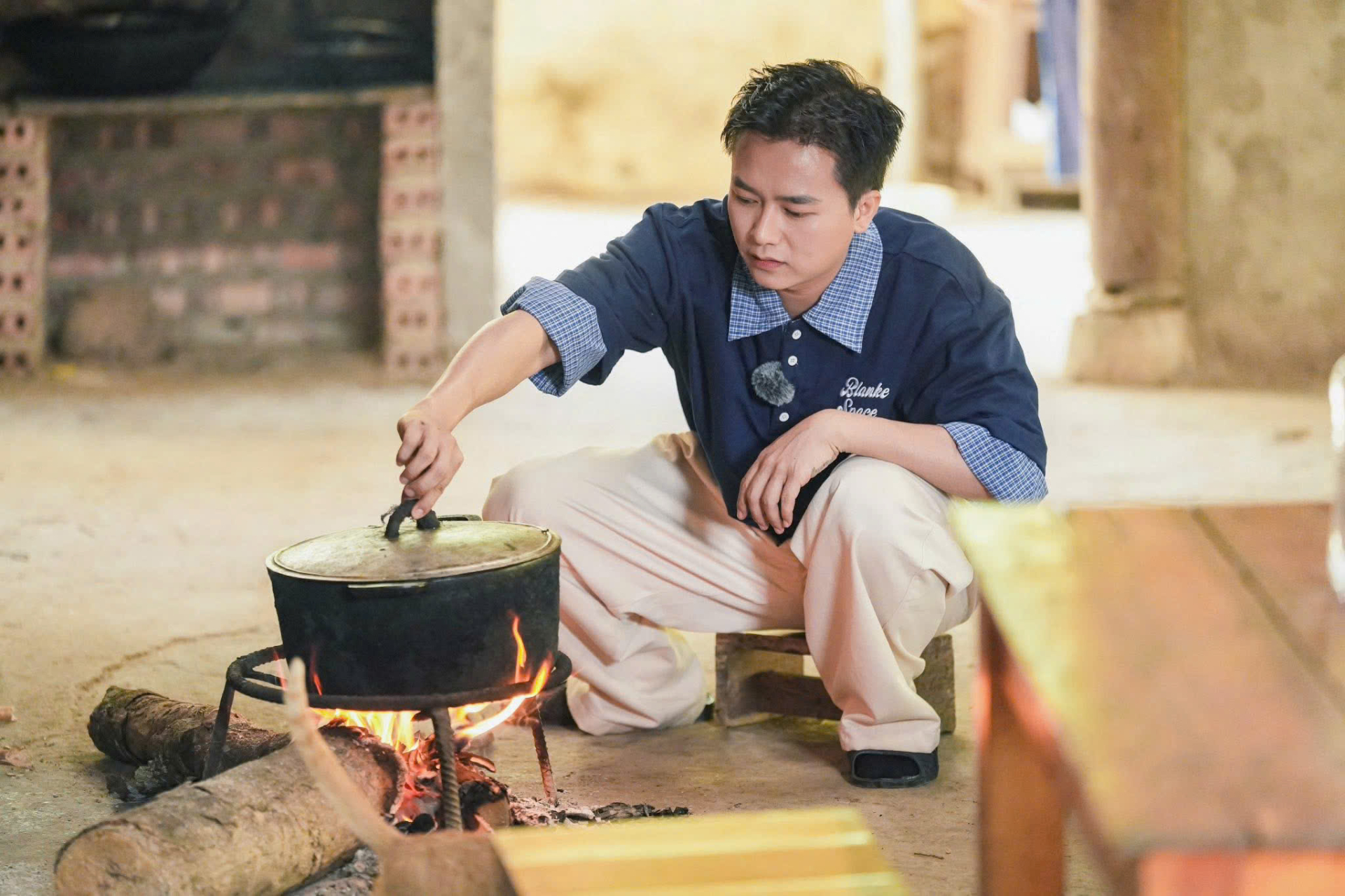 Hậu trường chưa lên sóng của 'Gia đình Haha': Mất 7 tiếng để xăm logo và cái kết rất truyền hình thực tế - ảnh 4