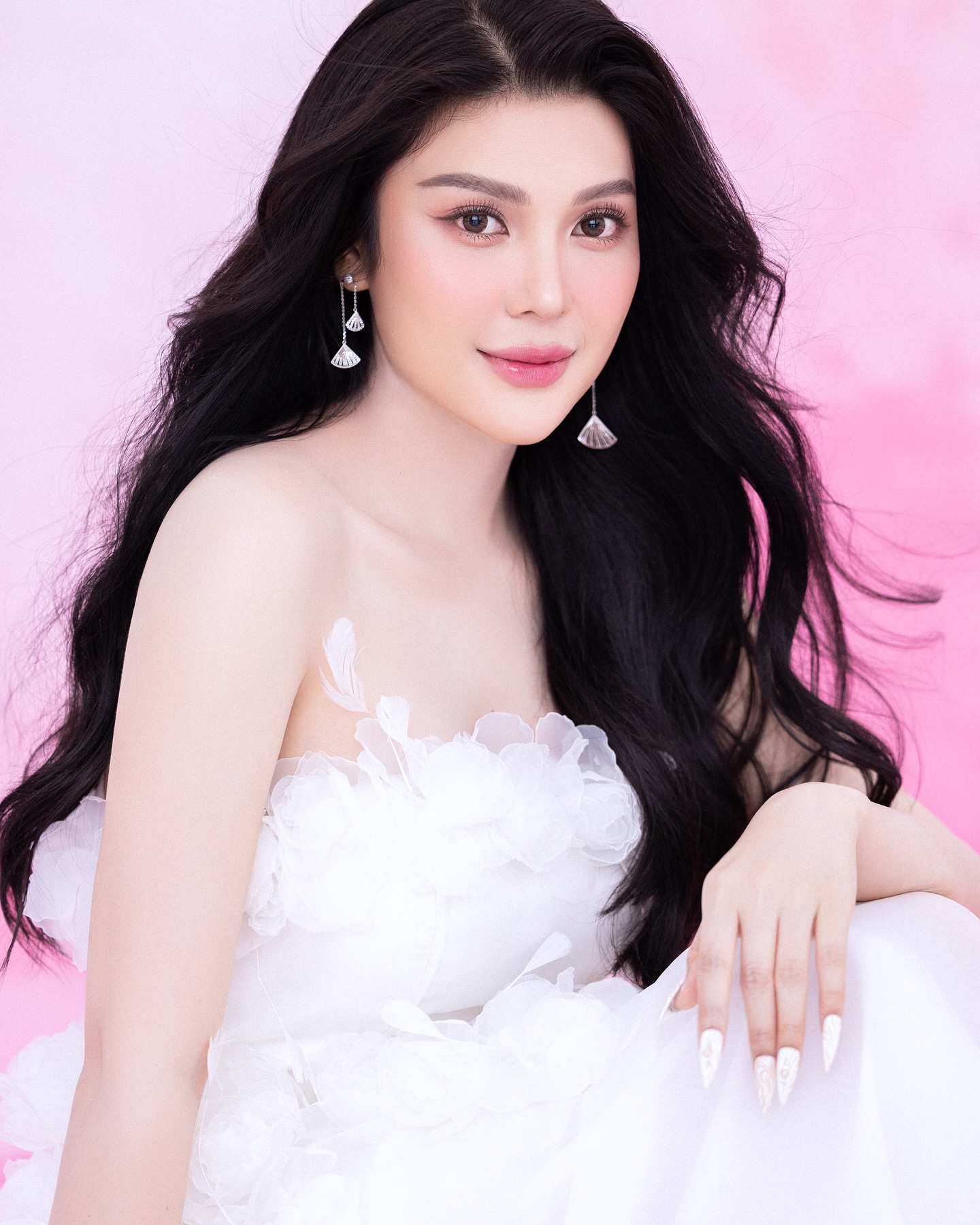 Sự thật tin đồn “Ngọc nữ Bolero” Lily Chen bán nhà thi hoa hậu - ảnh 1