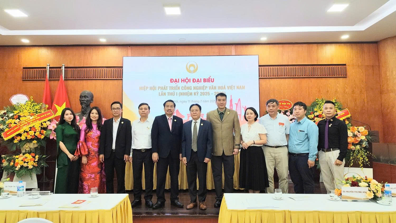 Ban Thường vụ Hiệp hội ra mắt. Ảnh: Ngô Đức Hành