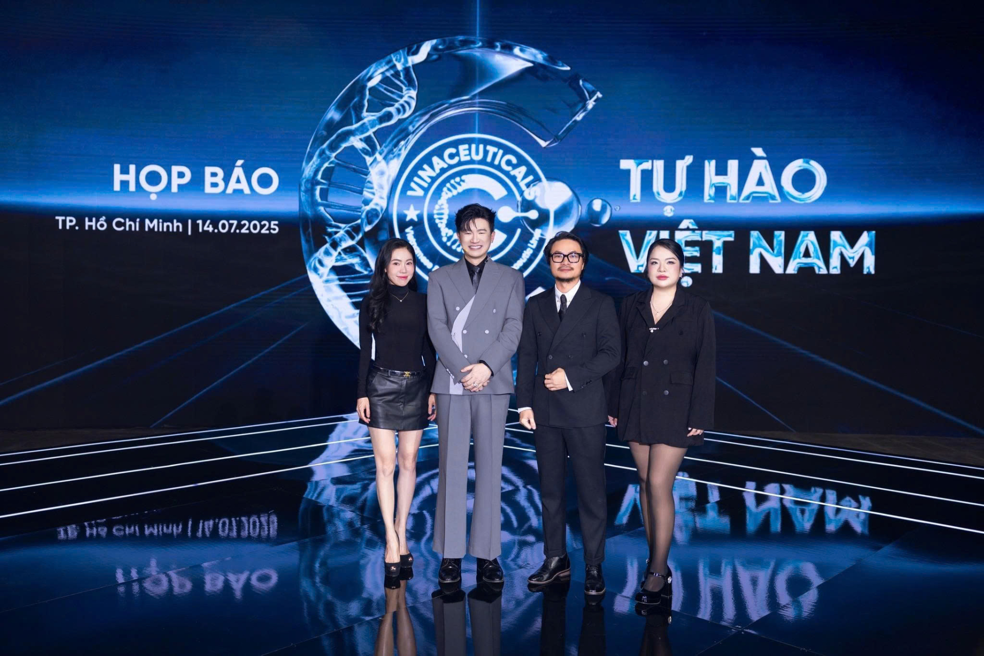 Vợ chồng đạo diễn Hoàng Nhật Nam - 'bà trùm Hoa hậu' Phạm Kim Dung.