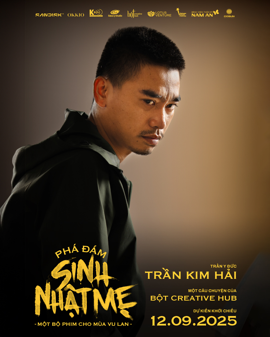 Trải qua hai phần phim Lật Mặt 6 và 7 đại thành công, Kim Hải tiếp tục vào vai một nhân vật hoàn toàn mới.