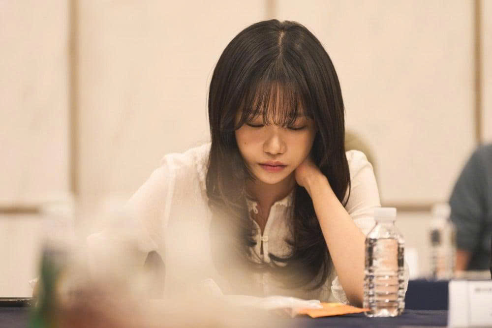 Son Ye-jin và Jo Yu-ri cùng góp mặt trong loạt phim mới 'Variety' của Netflix - ảnh 3