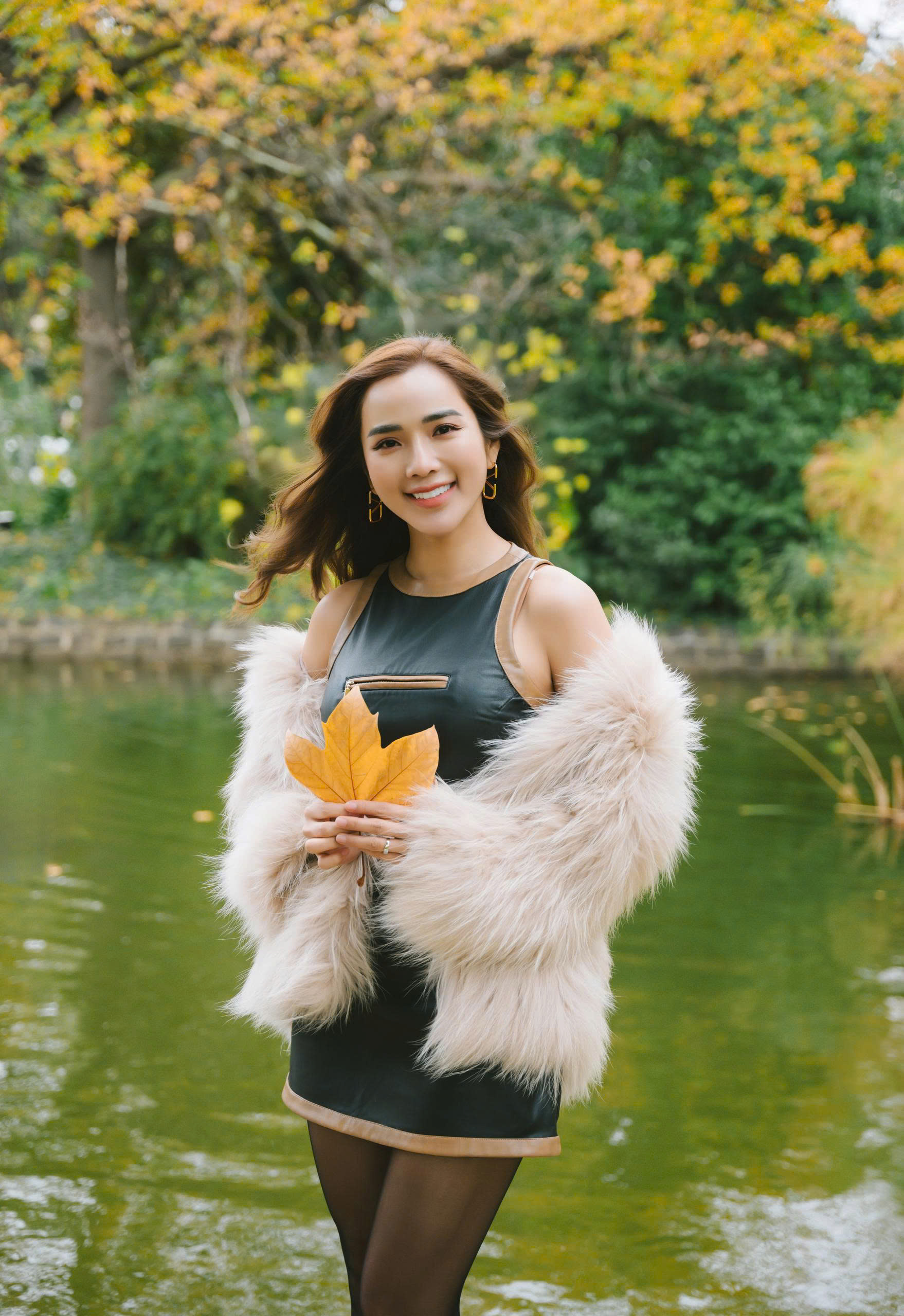 Ưng Hoàng Phúc ra mắt MV hát về tình đơn phương và phản ứng của bà xã Kim Cương - ảnh 4
