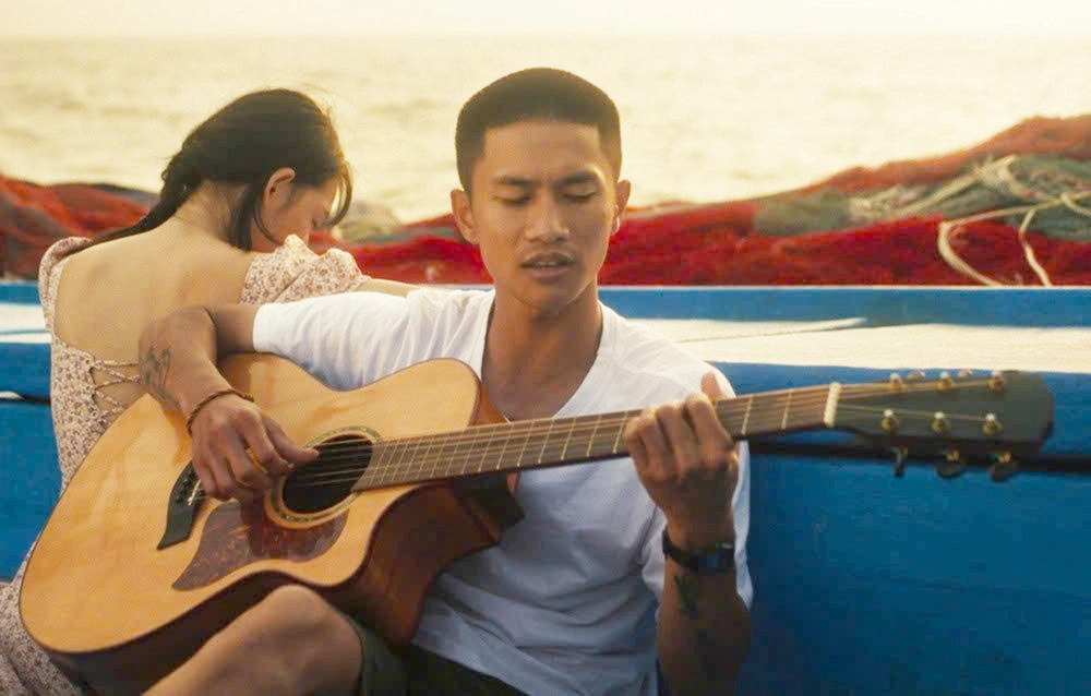 Nhân vật Cường mang môt tình yêu mãnh liệt với đàn guitar.