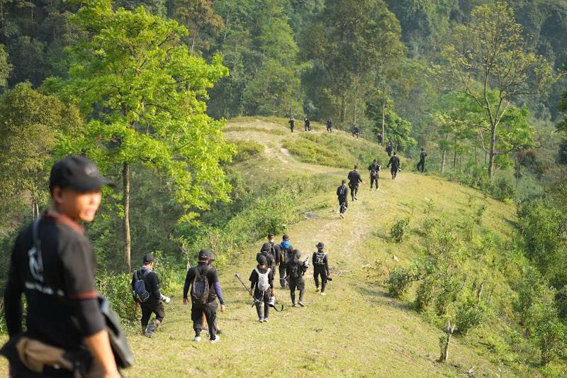 Jun Phạm và Duy Khánh phải trốn tìm chỗ kín để thay đồ vì… có hơn 200 camera theo dõi 24/7 - ảnh 2