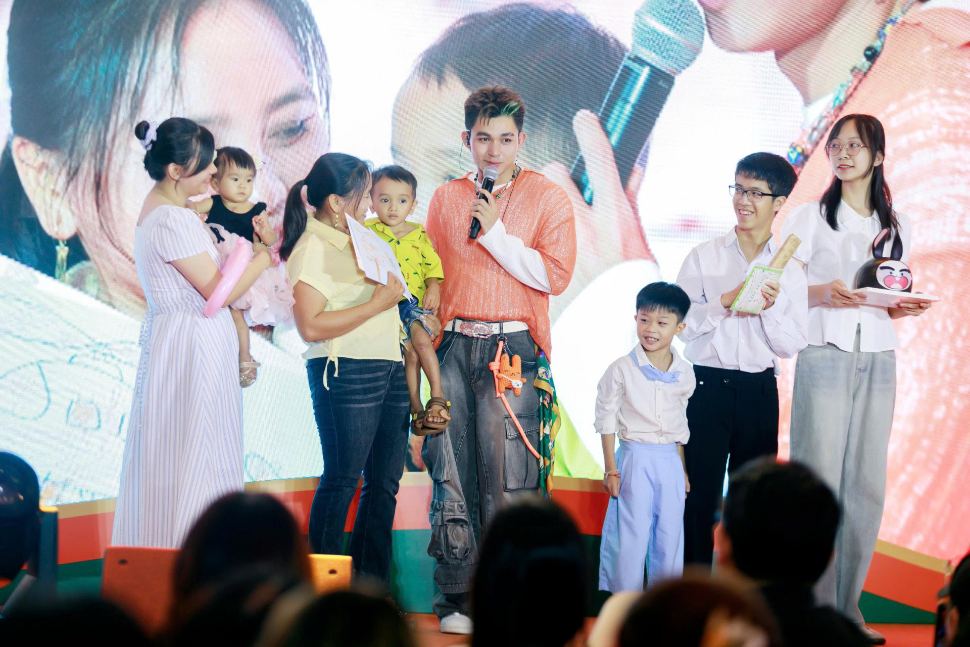 Kỷ niệm 15 làm nghề, Jun Phạm mong muốn nổi tiếng hơn để làm một điều ý nghĩa này - ảnh 3