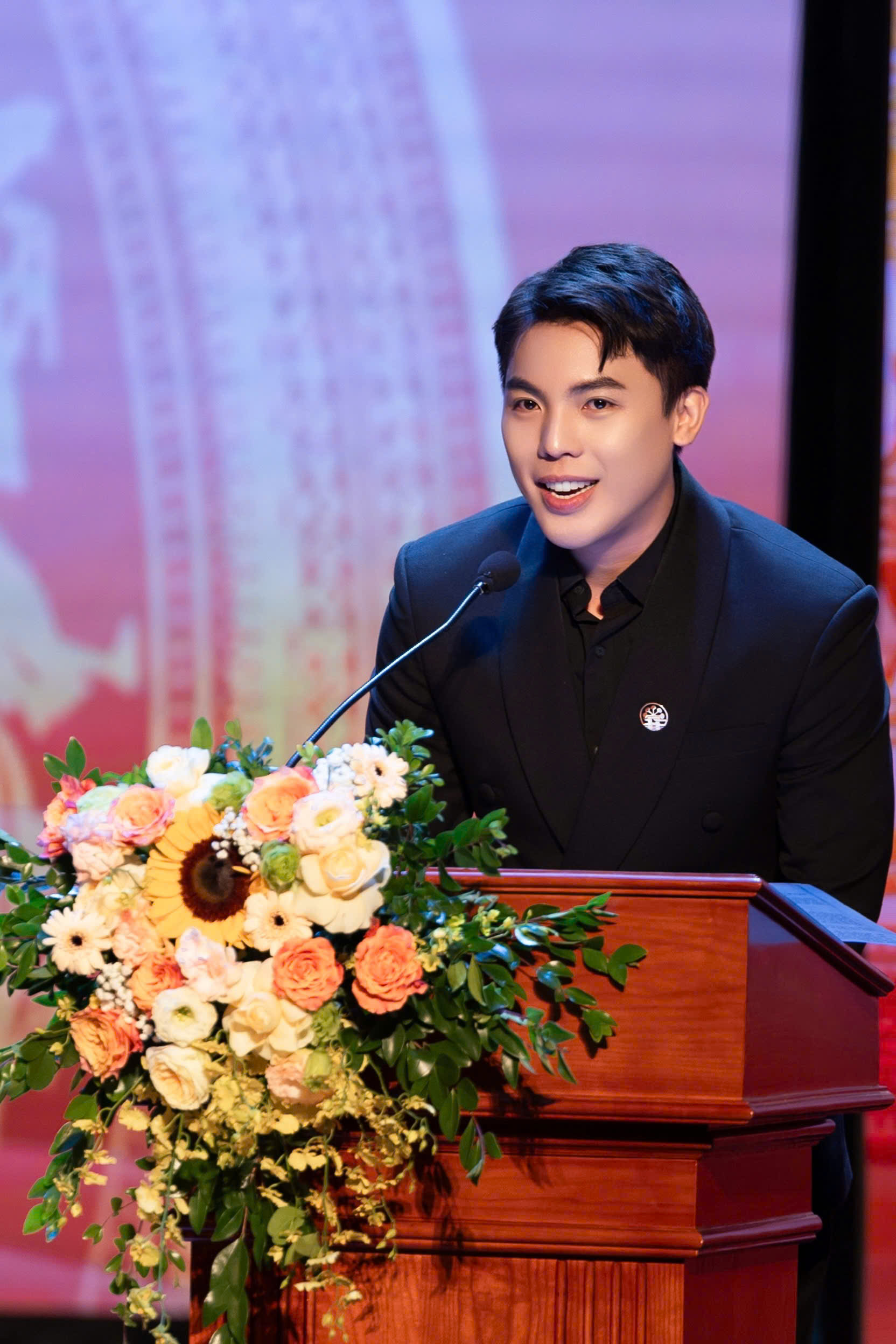 Đạo diễn - nhà sản xuất Phạm Duy Khánh phát biểu tại sự kiện.