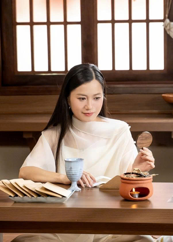 Lâm Vỹ Dạ cho biết trong quá khứ cô thường có thói quen dằn vặt chính mình. Nhưng giờ đây, nữ diễn viên đã học được cách buông bỏ và bao dung với bản thân.