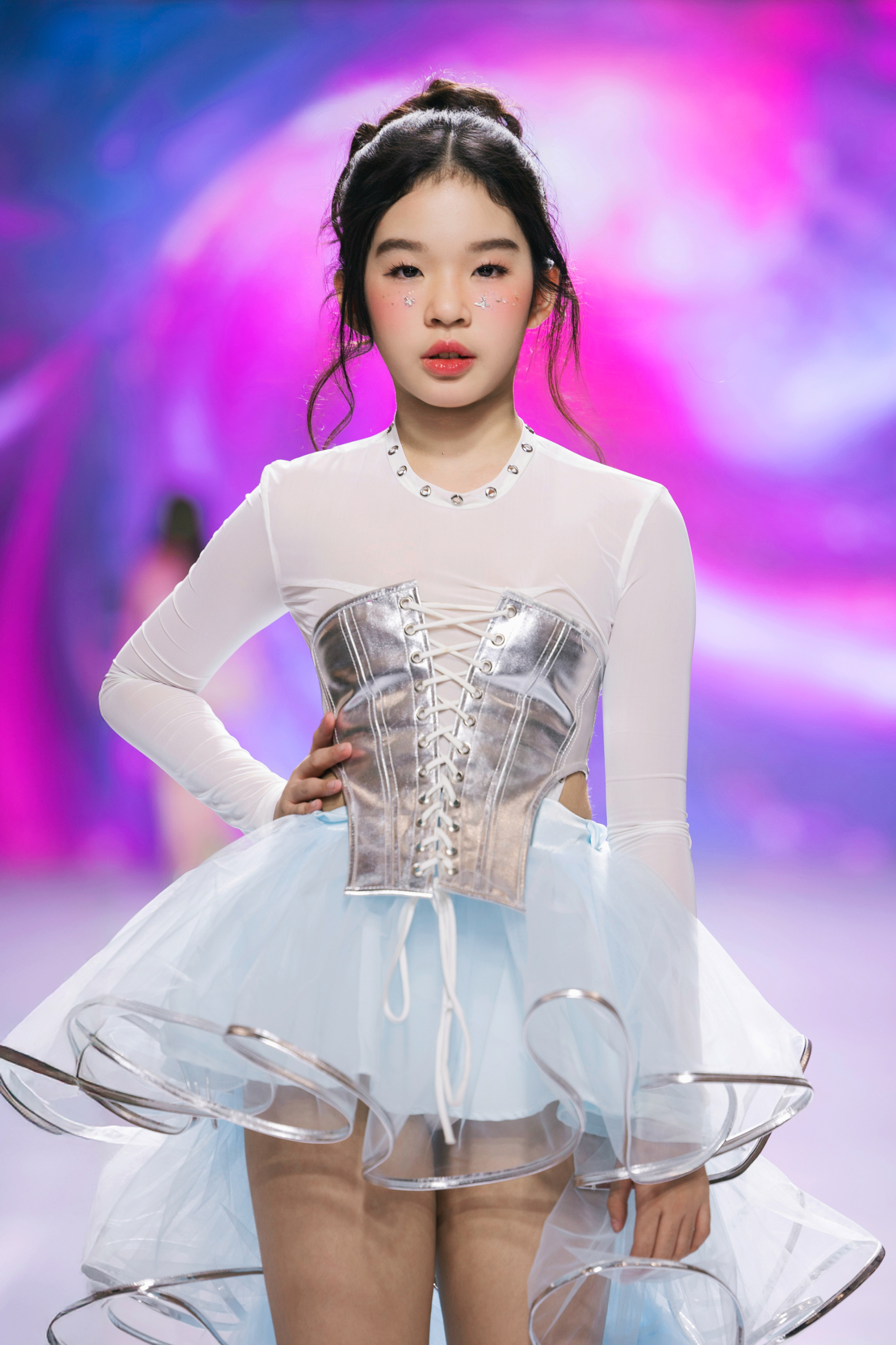 NTK Ada Anh Trương gây ấn tượng với bộ sưu tập “Pink League” tại Destination Runway Fashion Week 2025 - ảnh 2