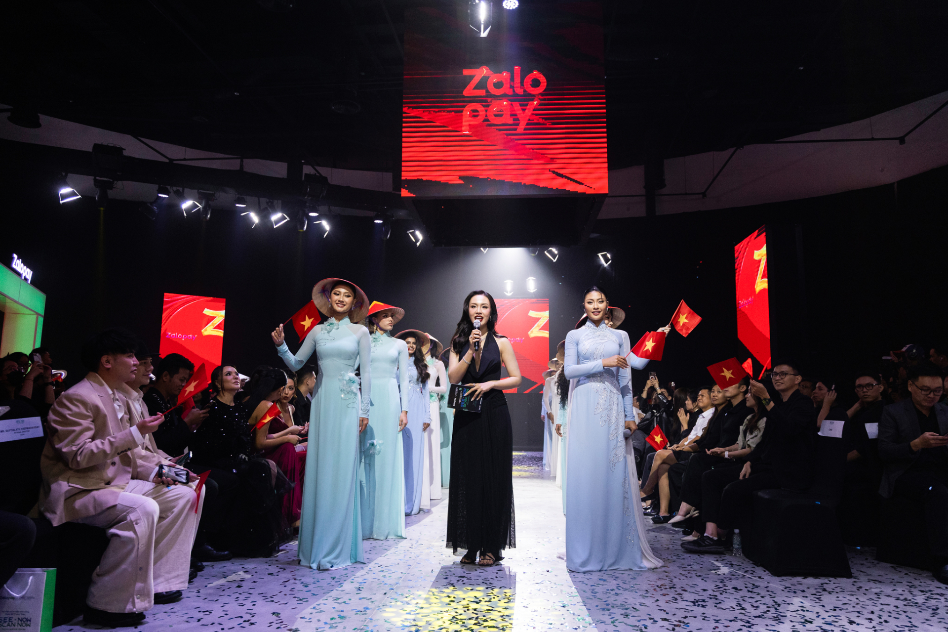 Hoa hậu Phương Linh và Á hậu Đỗ Cẩm Ly cùng đảm nhận vai trò vedette tại Tech-shion show - ảnh 7