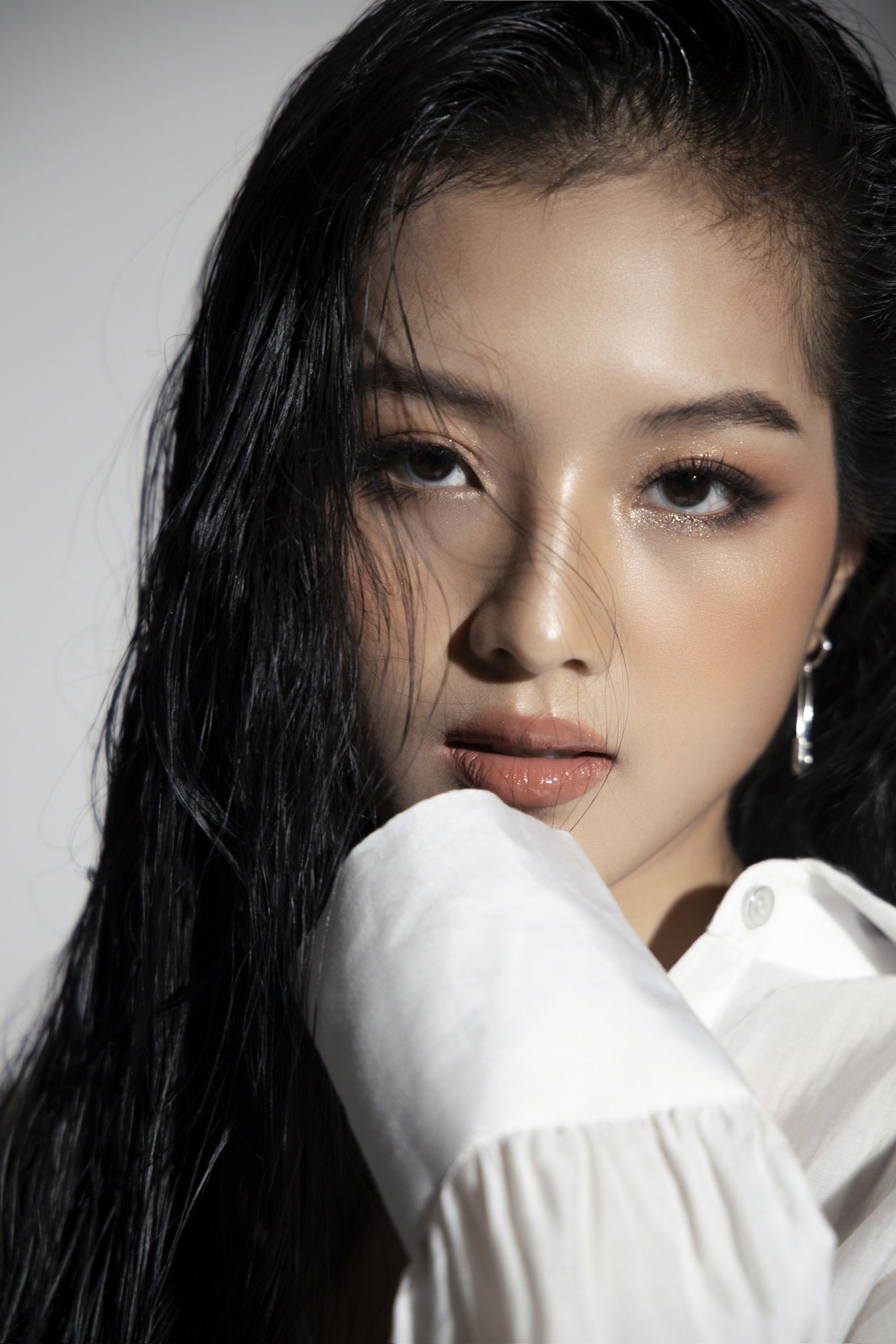 Phản diện phim 'Mưa đỏ' trở thành 'kẻ tình nghi' trong phim điện ảnh ngập drama - ảnh 3