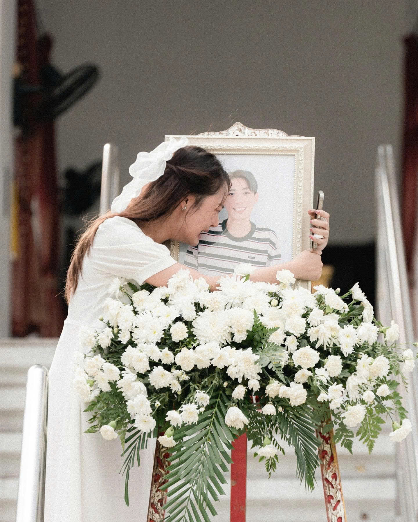 Nữ diễn viên phim bách hợp đau buồn vì bạn trai vừa qua đời, lại phải hứng chịu vô số gạch đá từ khán giả - ảnh 1