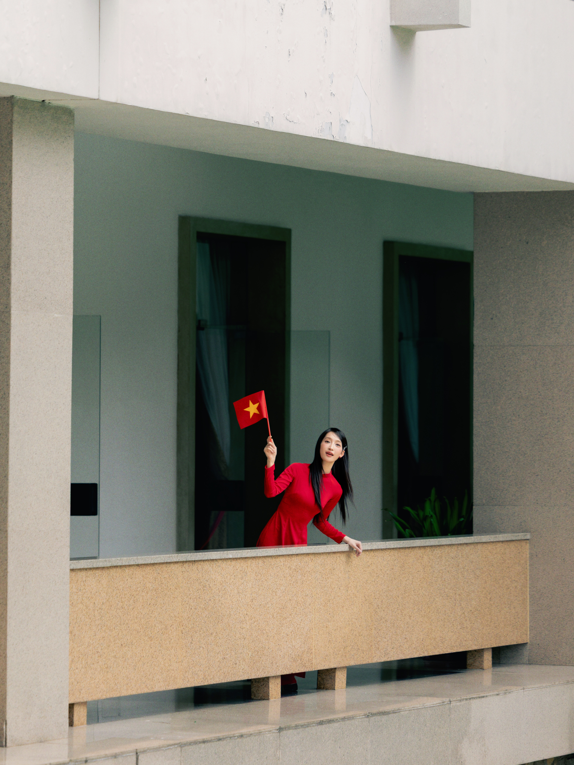 Juky San chia sẻ mình đã đến rạp để ủng hộ bộ phim “Mưa đỏ”.