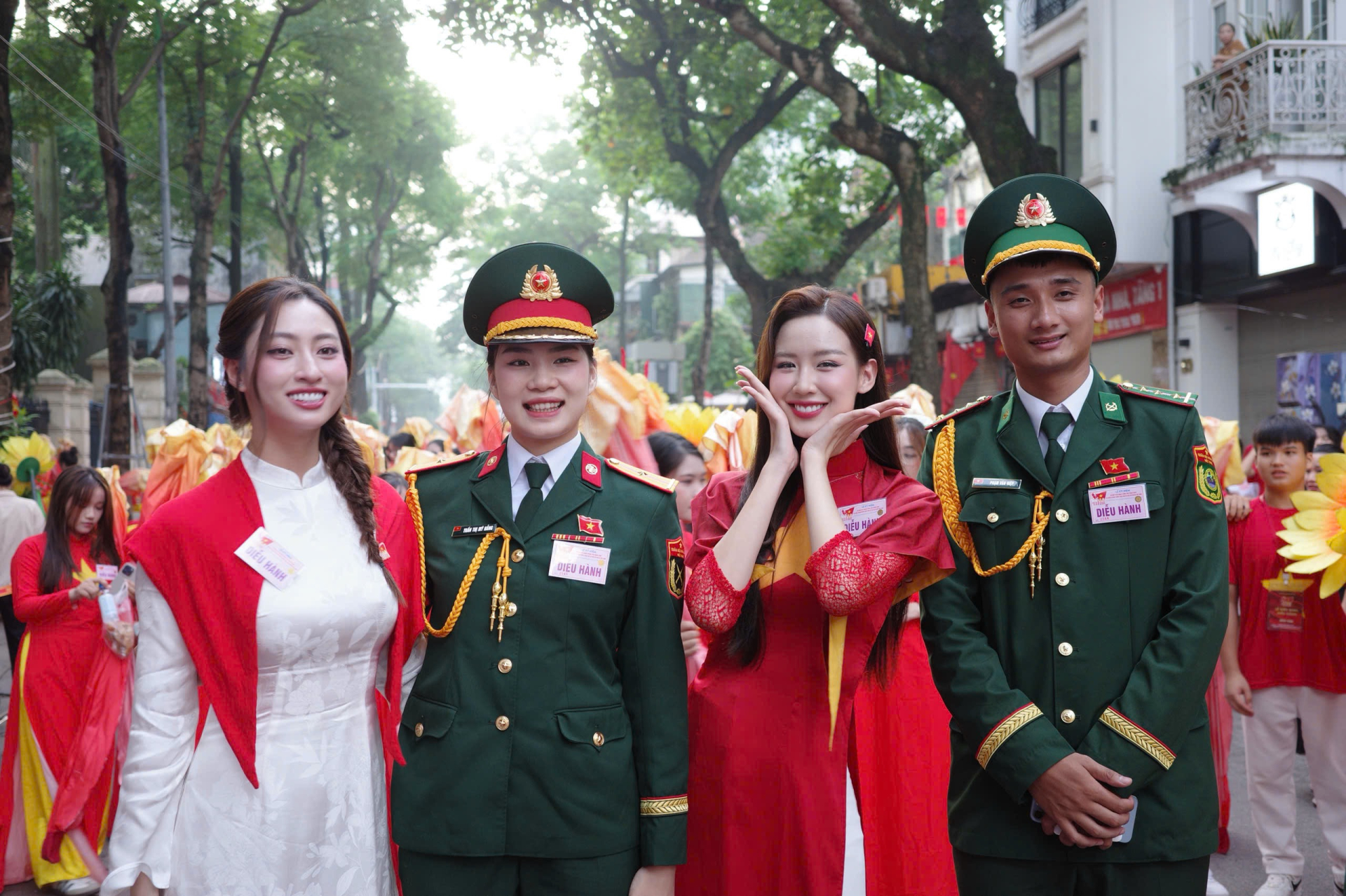 Hoa hậu Thuỳ Linh và Bảo Ngọc.