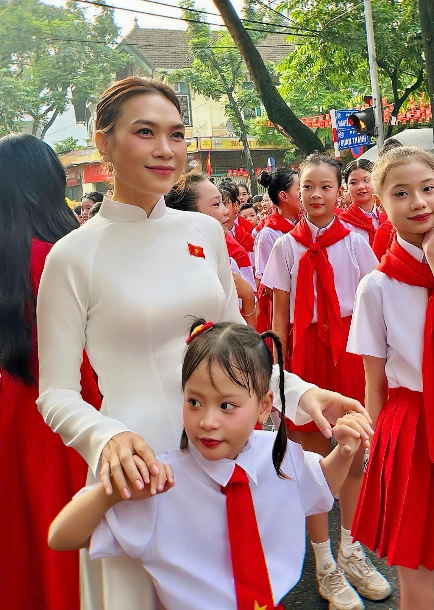 Hé lộ lý do bé gái 7 tuổi được chọn song ca cùng ca sĩ Mỹ Tâm tại đại lễ 2/9 - ảnh 1