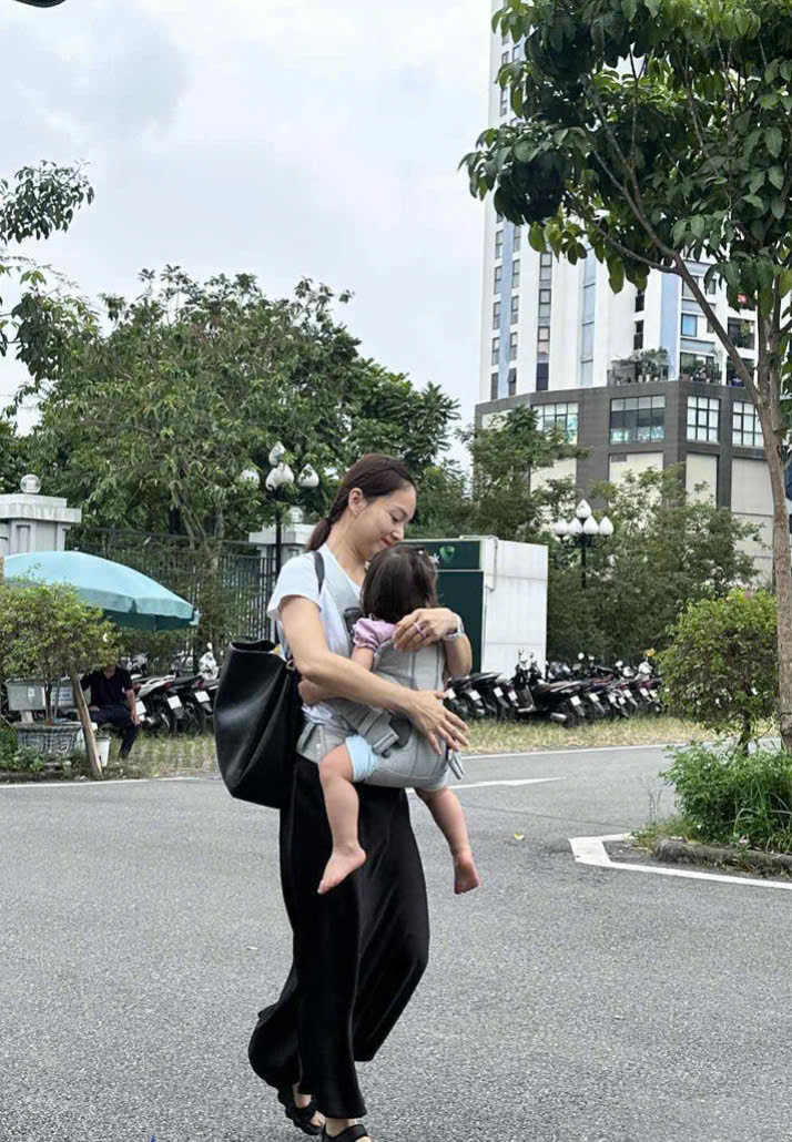 Lan Phương bế con đến phiên tòa ly hôn nhận được lời động viên xúc động từ Lê Phương - ảnh 1