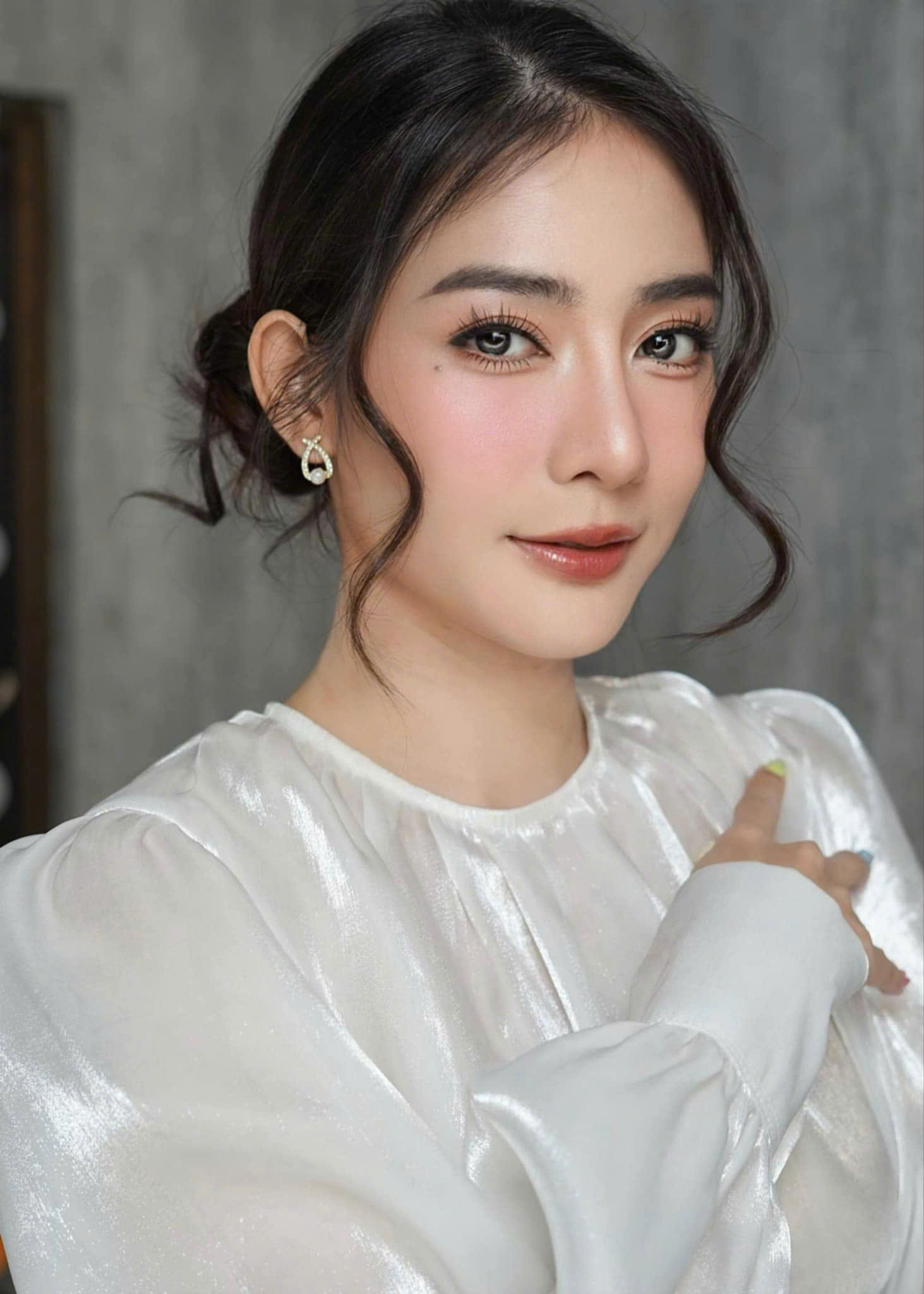 Mỹ nhân nhóm BB&BG một thời xây xôn xao với hình ảnh 'xuống tóc' tại chùa - ảnh 3