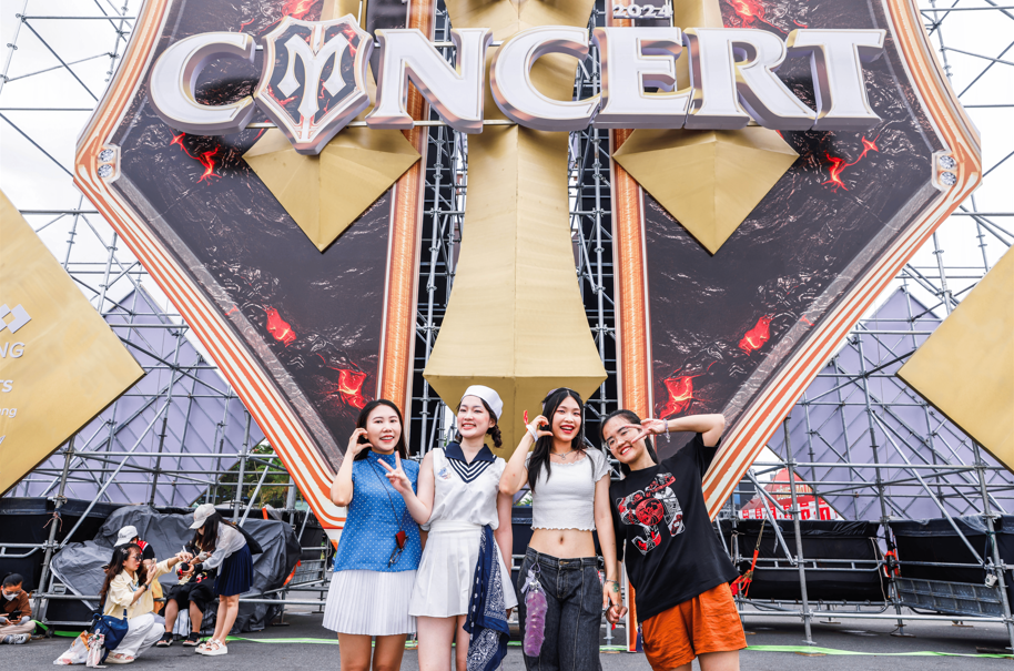 Hàng vạn khán giả hòa nhịp tại “thành phố điểm hẹn” The Global City trong 2 ngày Concert Encore Anh trai vượt ngàn chông gai - ảnh 7