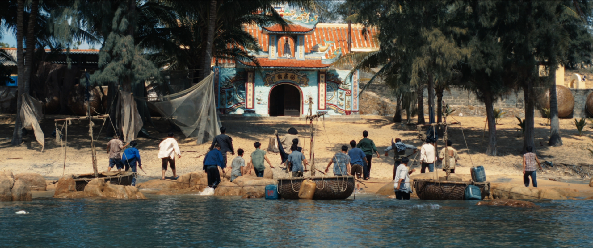 Bộ phim lấy cảm hứng từ giá trị văn hoá của Long Diên Hương với đời sống tinh thần của người dân miền biển. 