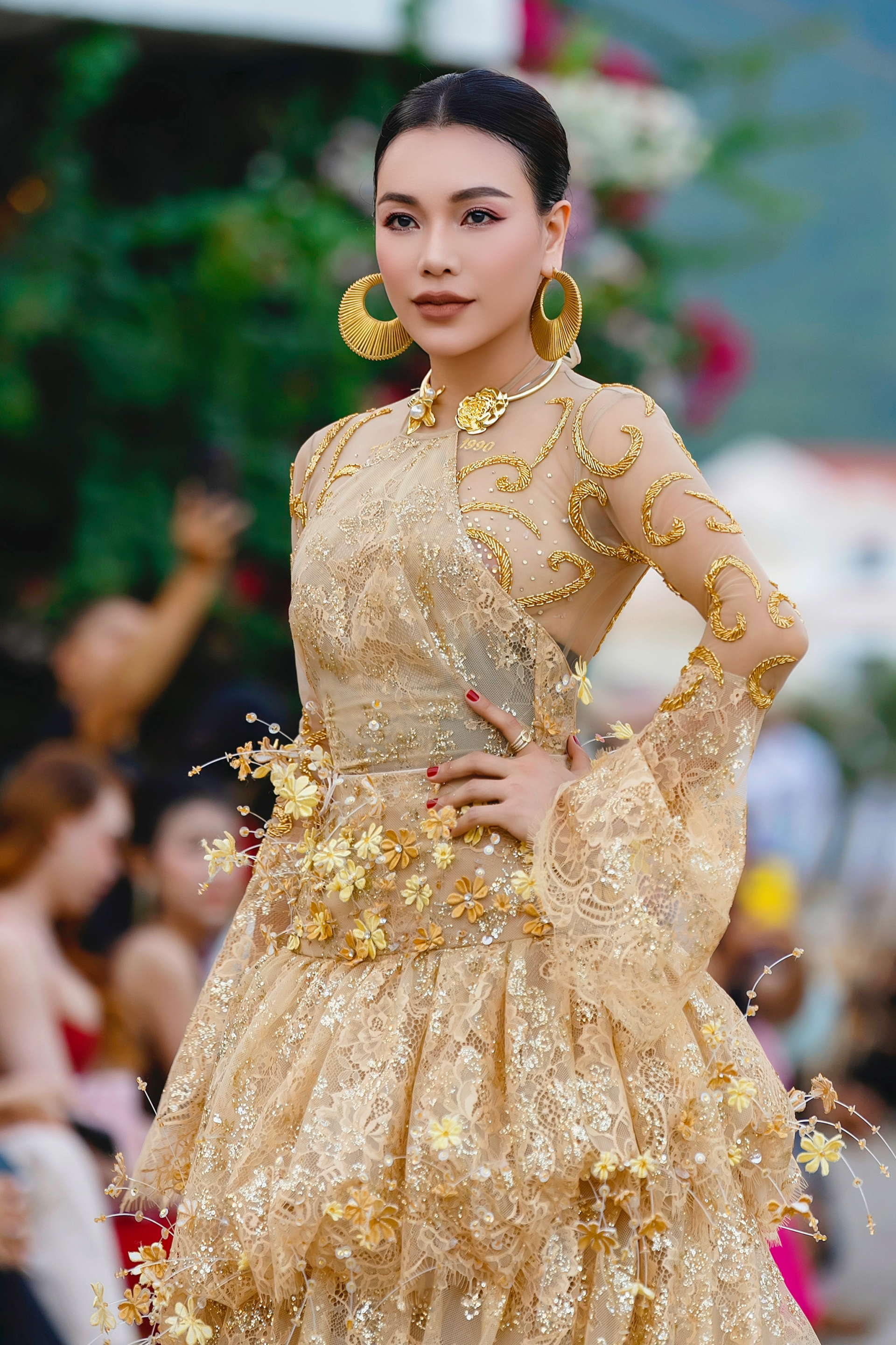 Trà Ngọc Hằng tại show diễn thời trang.
