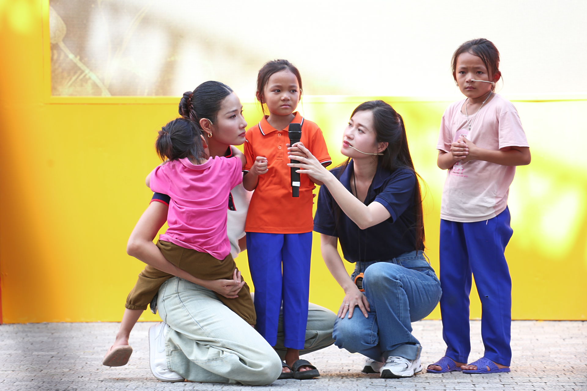 Gia đình em Thùy tại Mái ấm gia đình Việt.