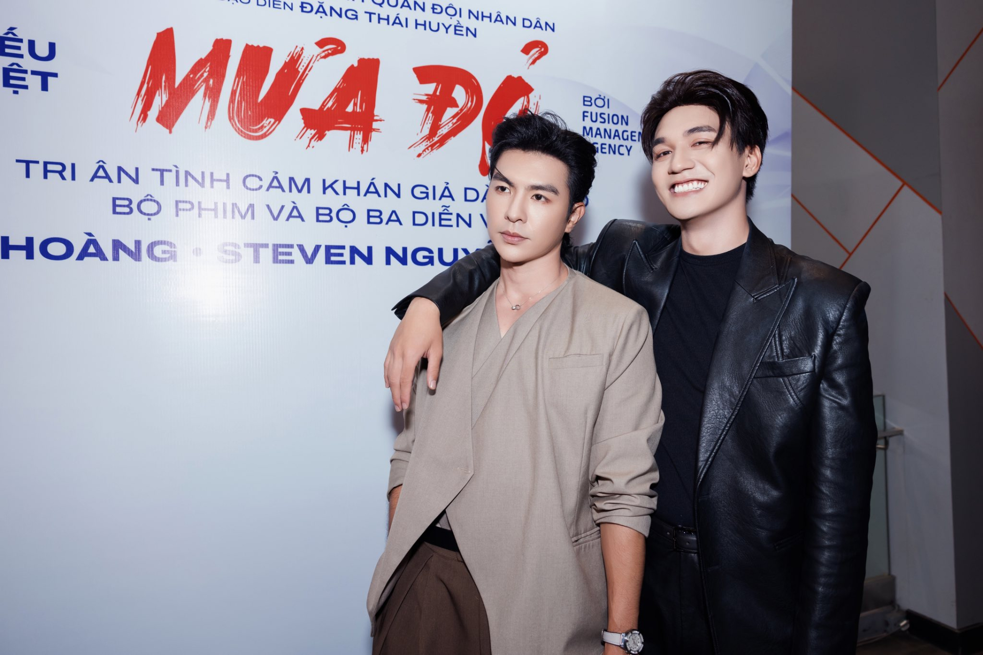 Bộ ba Mưa Đỏ xúc động ngày cuối phim ra rạp “Điểm tựa của chúng tôi là khán giả” - ảnh 3