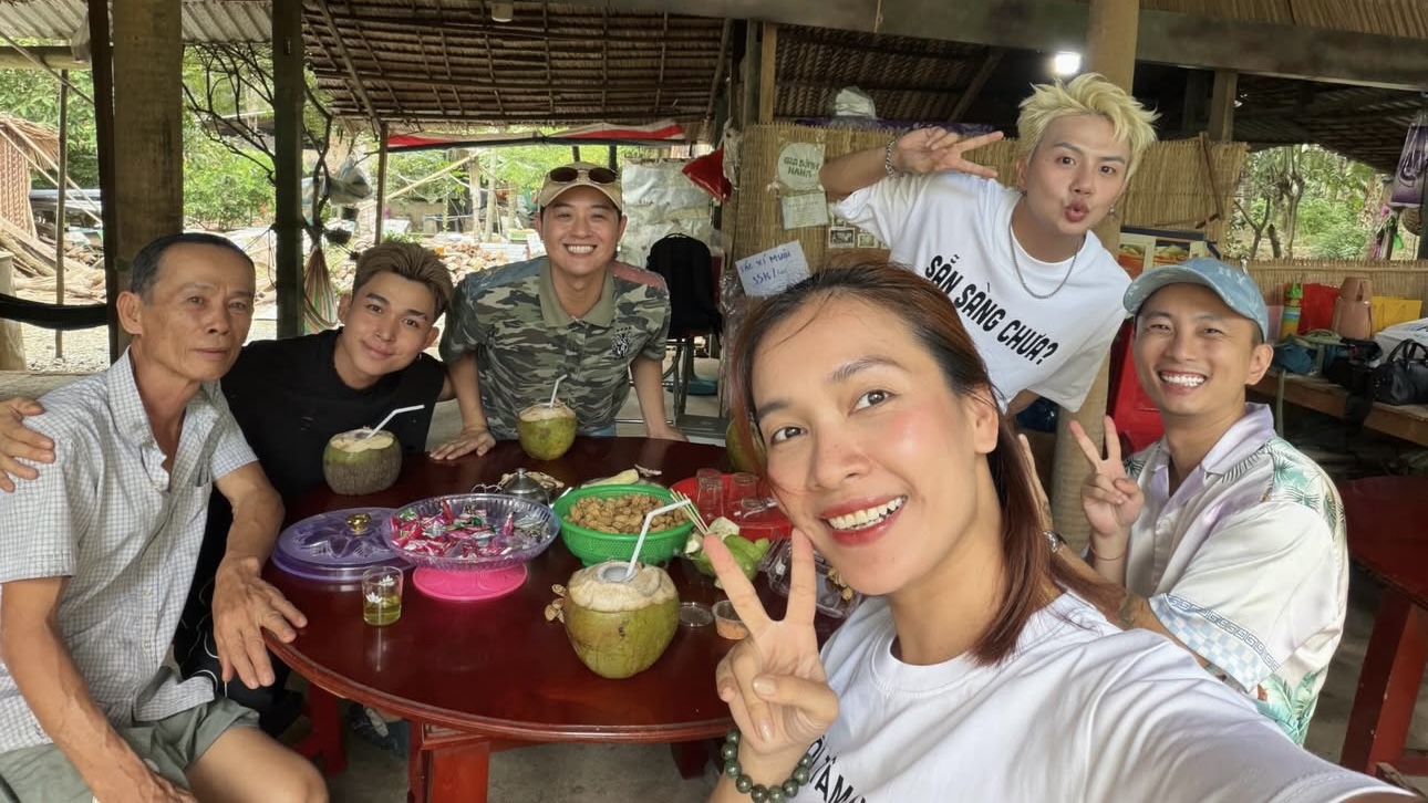 Gia Đình HaHa đoàn viên cùng chú thím Chín, đón Trung thu ấm áp tại miền Tây - ảnh 1