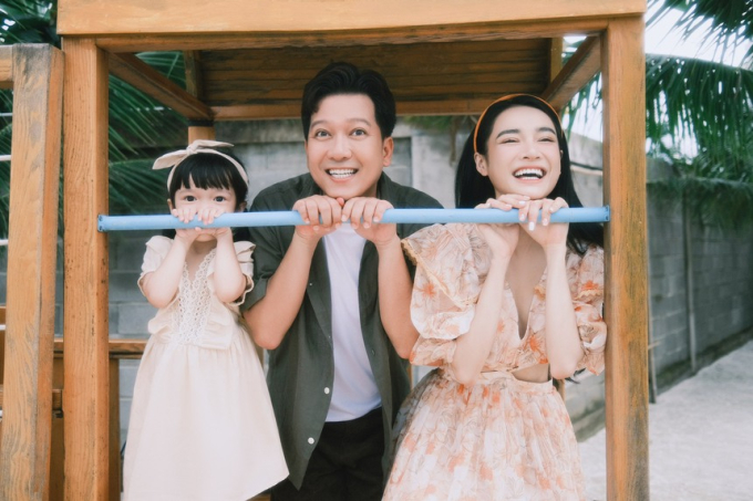 “Công chúa” nhà Trường Giang: 6 tuổi đã ra dáng nghệ sĩ nhí, theo bố tham gia hoạt động thiện nguyện - ảnh 1