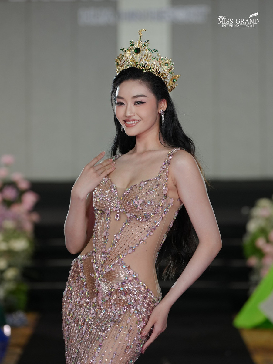 Màn trả lời tiếng Anh “trớt quớt” của Hoa hậu Yến Nhi tại Miss Grand International 2025 khiến cộng đồng mạng dậy sóng - ảnh 4