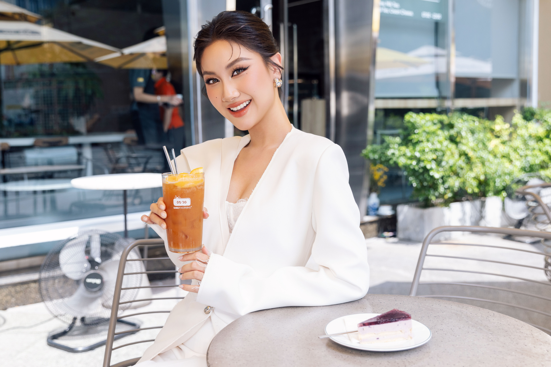 Phương Linh đặt mục tiêu Top 5 Miss Cosmo để “cất tiếng nói người Việt trên đấu trường quốc tế” - ảnh 2