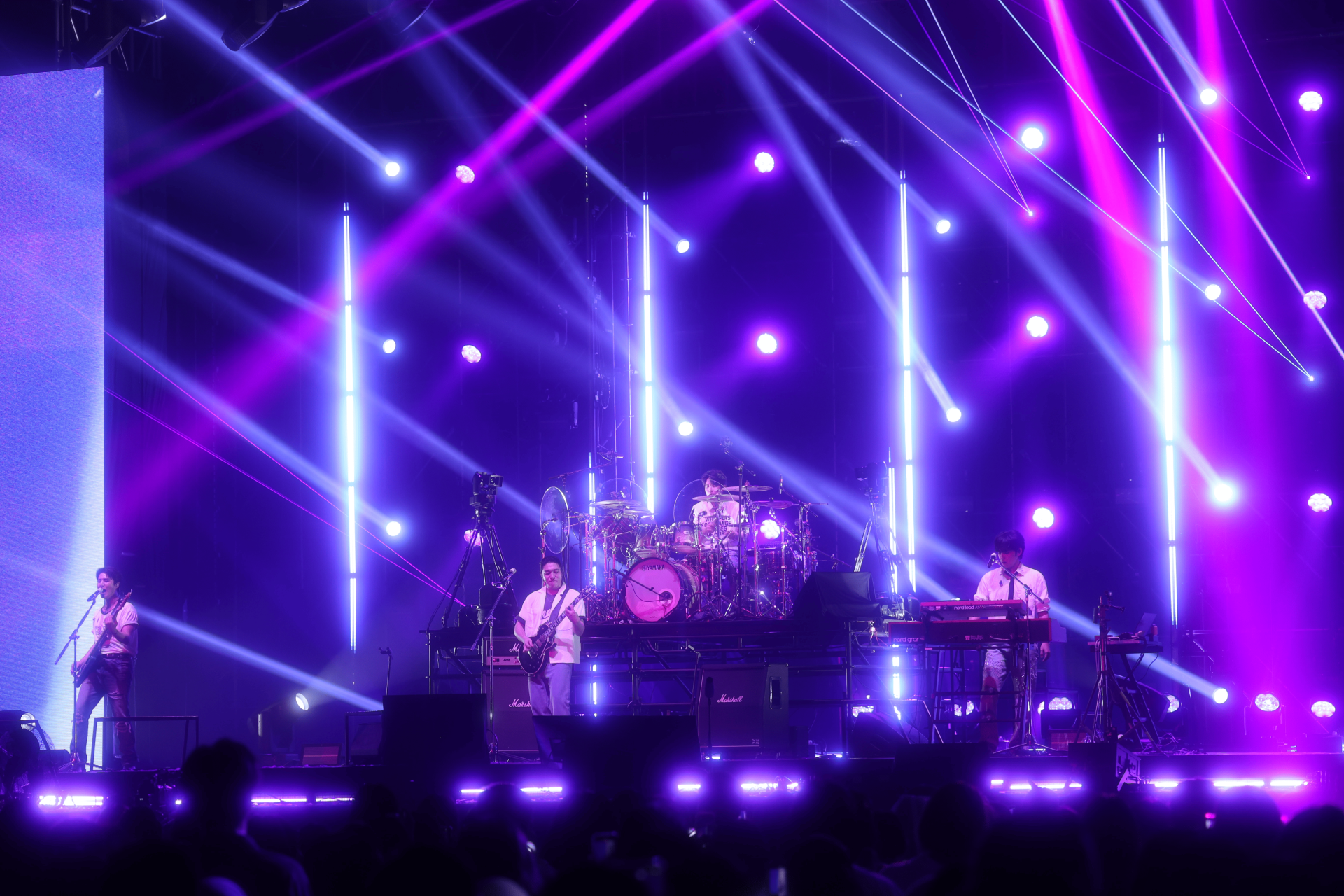 DAY6 cháy hết mình cùng fan Việt trong đêm concert “The Decade” tại TP. Hồ Chí Minh - ảnh 2