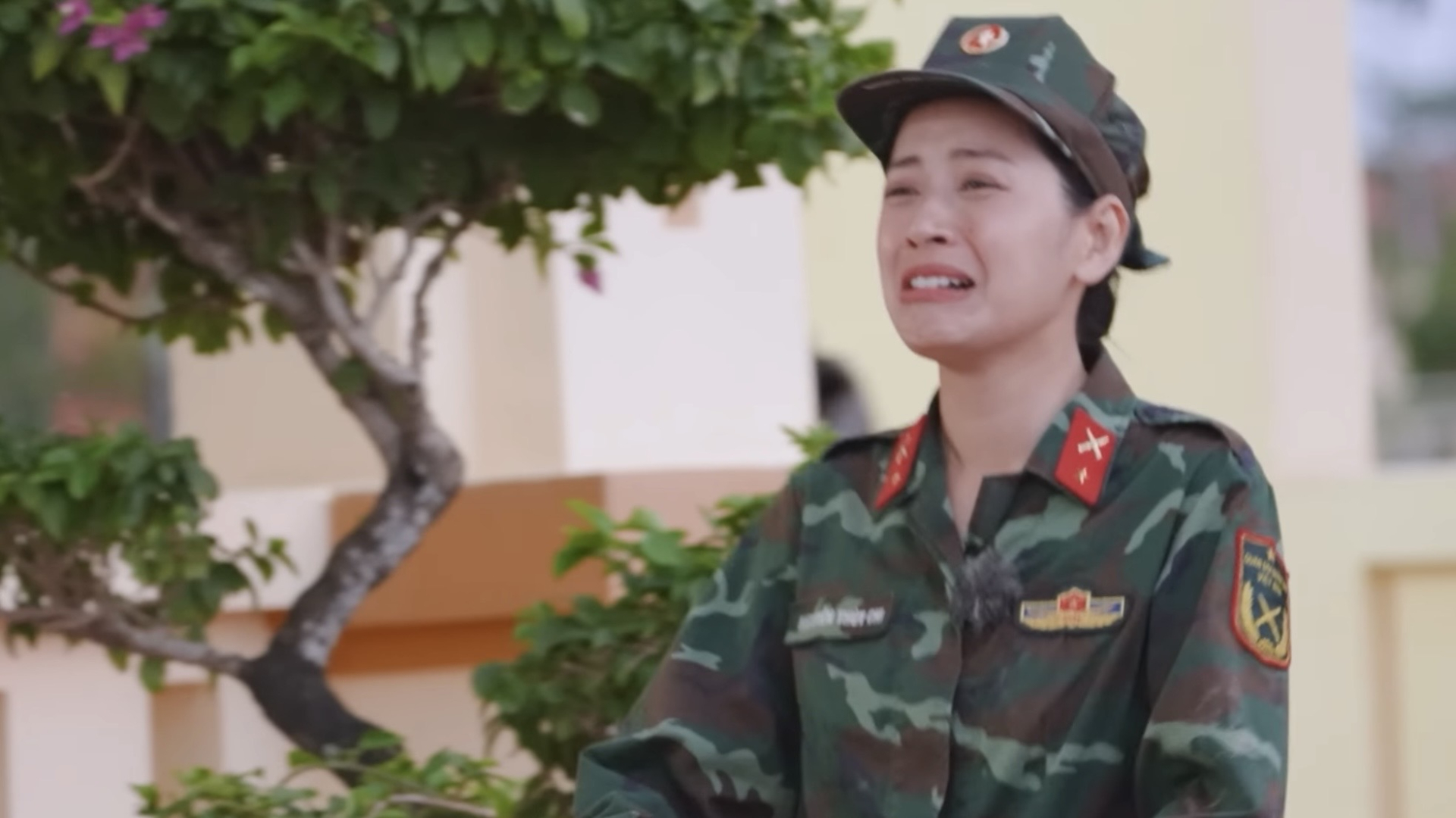 “Bông hồng thép” Chi Pu bật khóc khi gặp đồng chí bố ở Sao nhập ngũ - ảnh 2