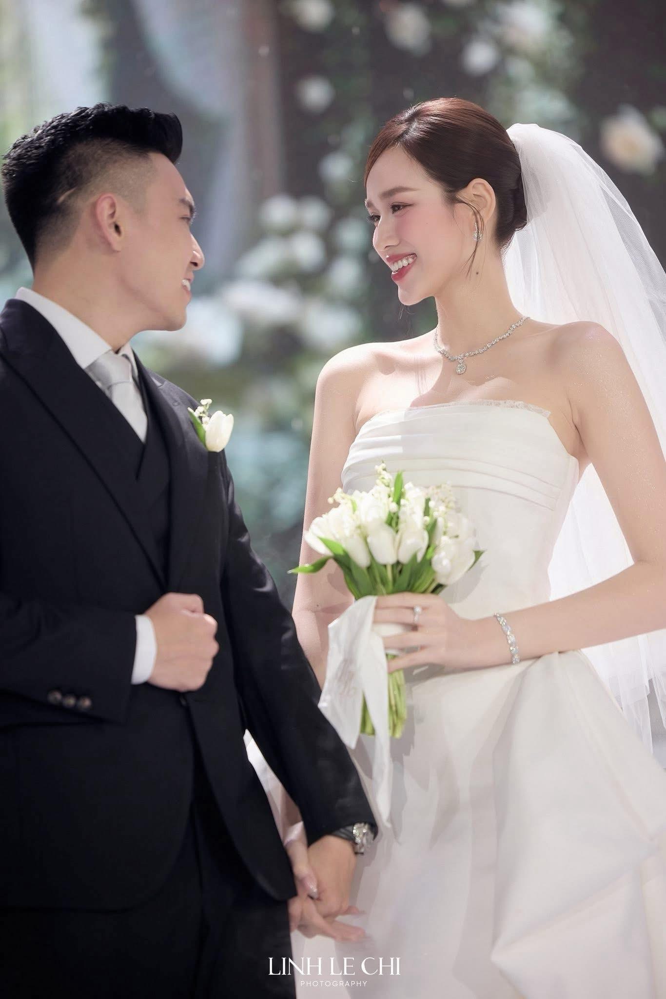Loài hoa “đắt đỏ” được đầu tư cho lễ cưới Hoa hậu Đỗ Hà và chàng rể thiếu gia - ảnh 4