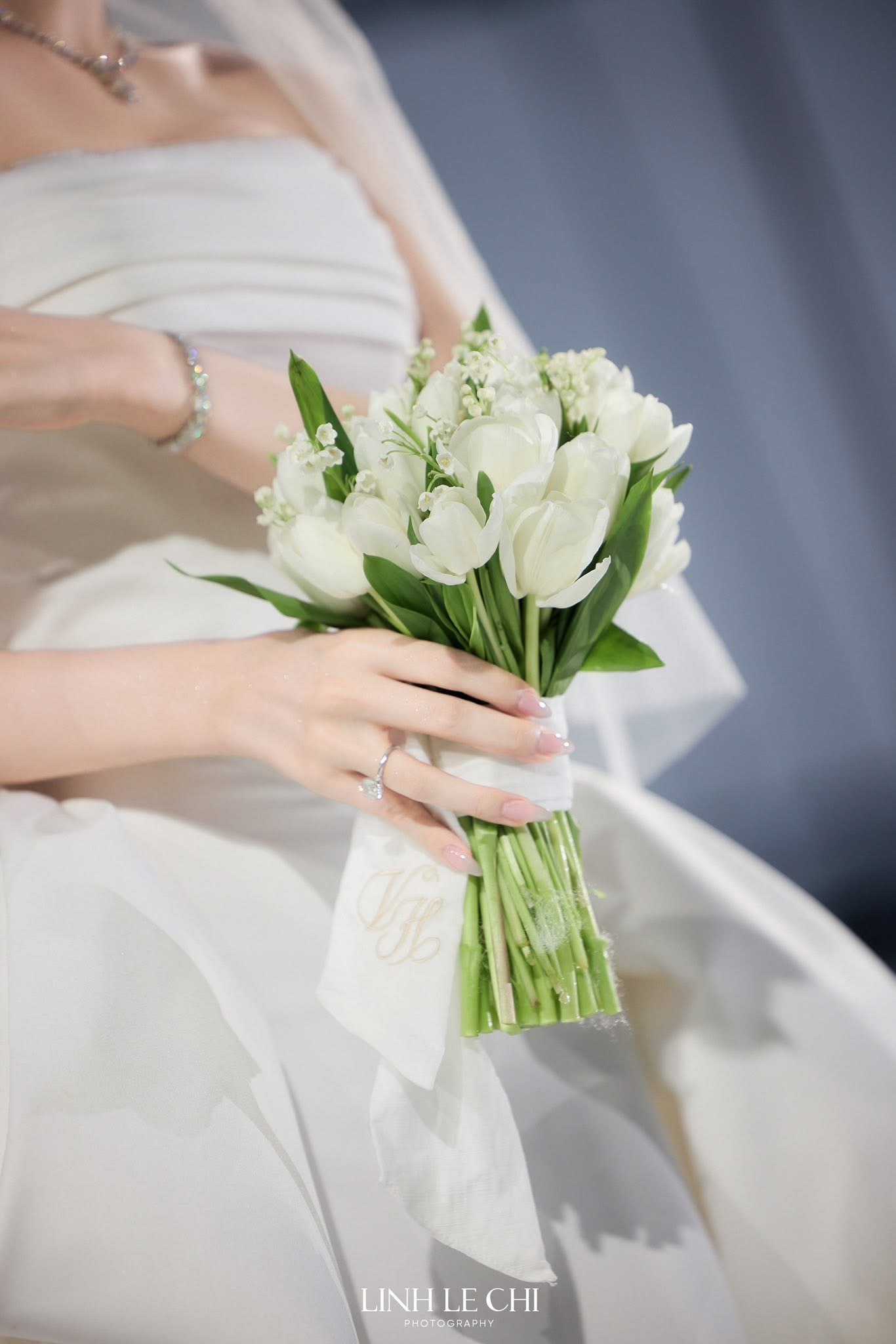 Loài hoa “đắt đỏ” được đầu tư cho lễ cưới Hoa hậu Đỗ Hà và chàng rể thiếu gia - ảnh 2