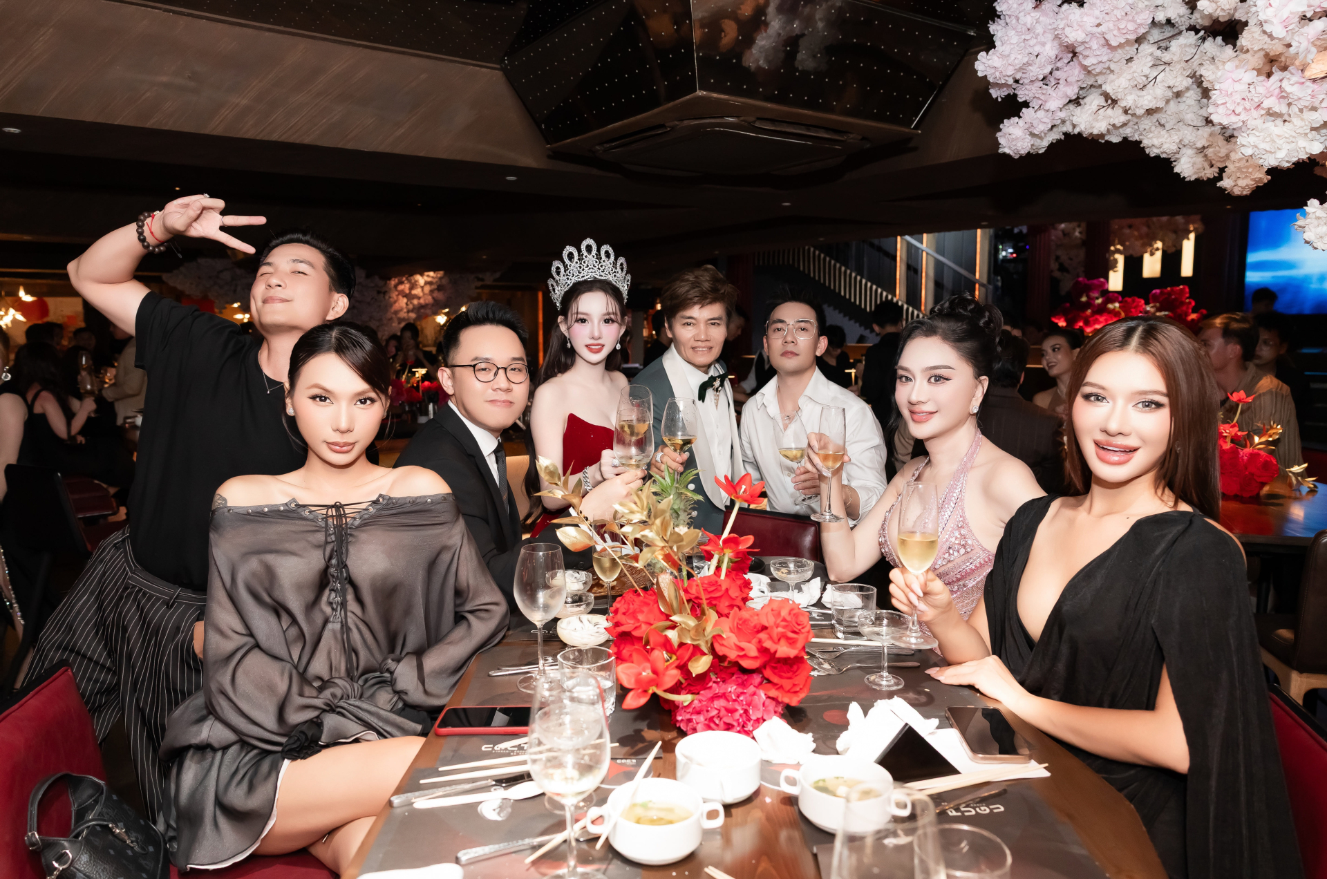 “Công chúa” Lâm Khánh Chi khoe nhan sắc rạng rỡ tại sinh nhật triệu đô của Kiều Vũ - ảnh 4