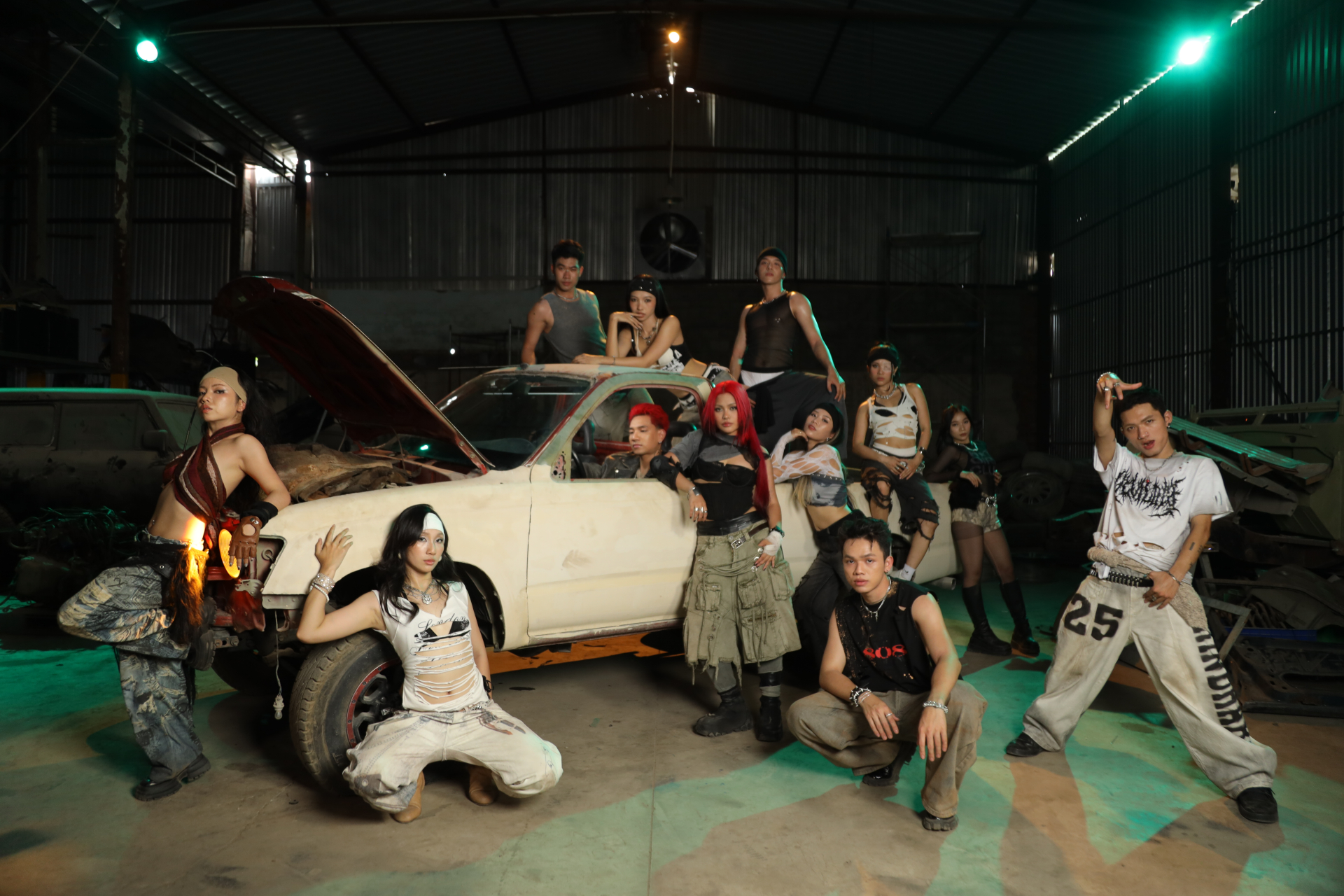 Nhạc Việt có thêm giọng ca mới CHLOÉ “chào sân” với MV ‘BACK 2 U’ đậm chất US-UK - ảnh 2