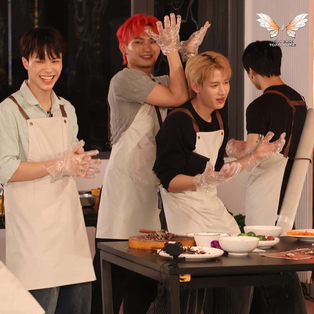 Các tân binh tham gia thử thách chung