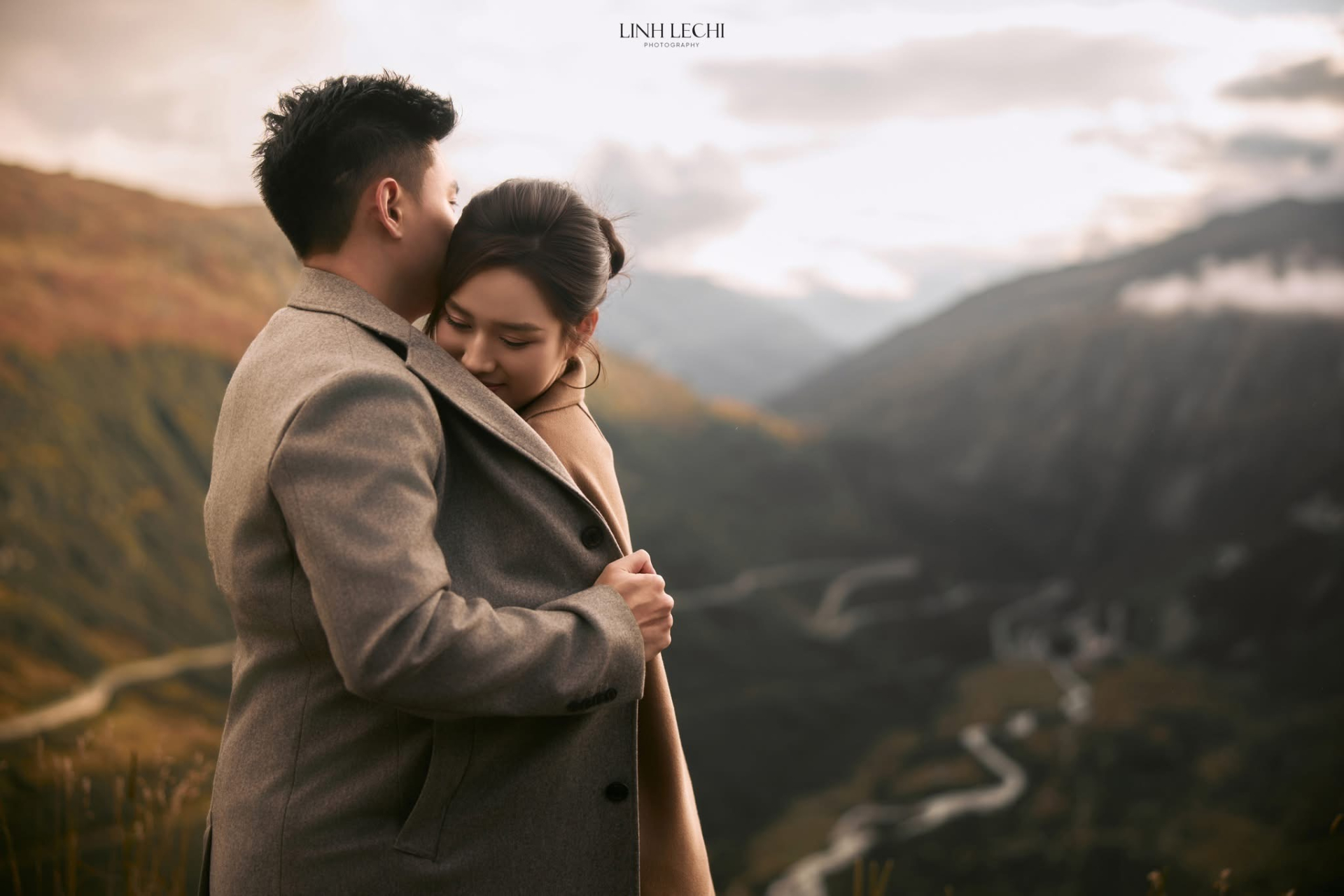 Lộ khoảnh khắc Hoa hậu Đỗ Thị Hà và ông xã tình tứ giữa trời Âu, khiến dân tình “tan chảy” - ảnh 3