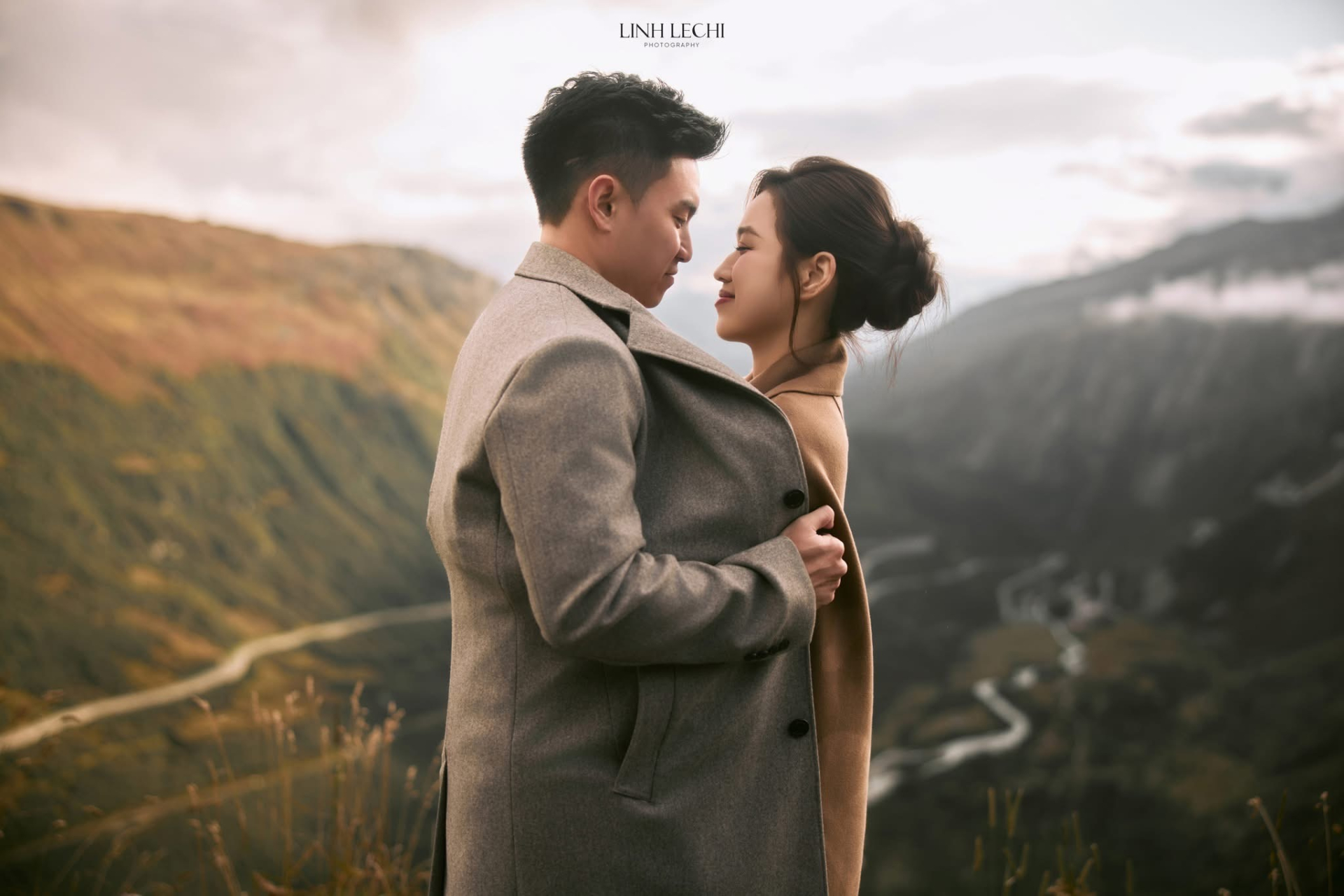 Lộ khoảnh khắc Hoa hậu Đỗ Thị Hà và ông xã tình tứ giữa trời Âu, khiến dân tình “tan chảy” - ảnh 7